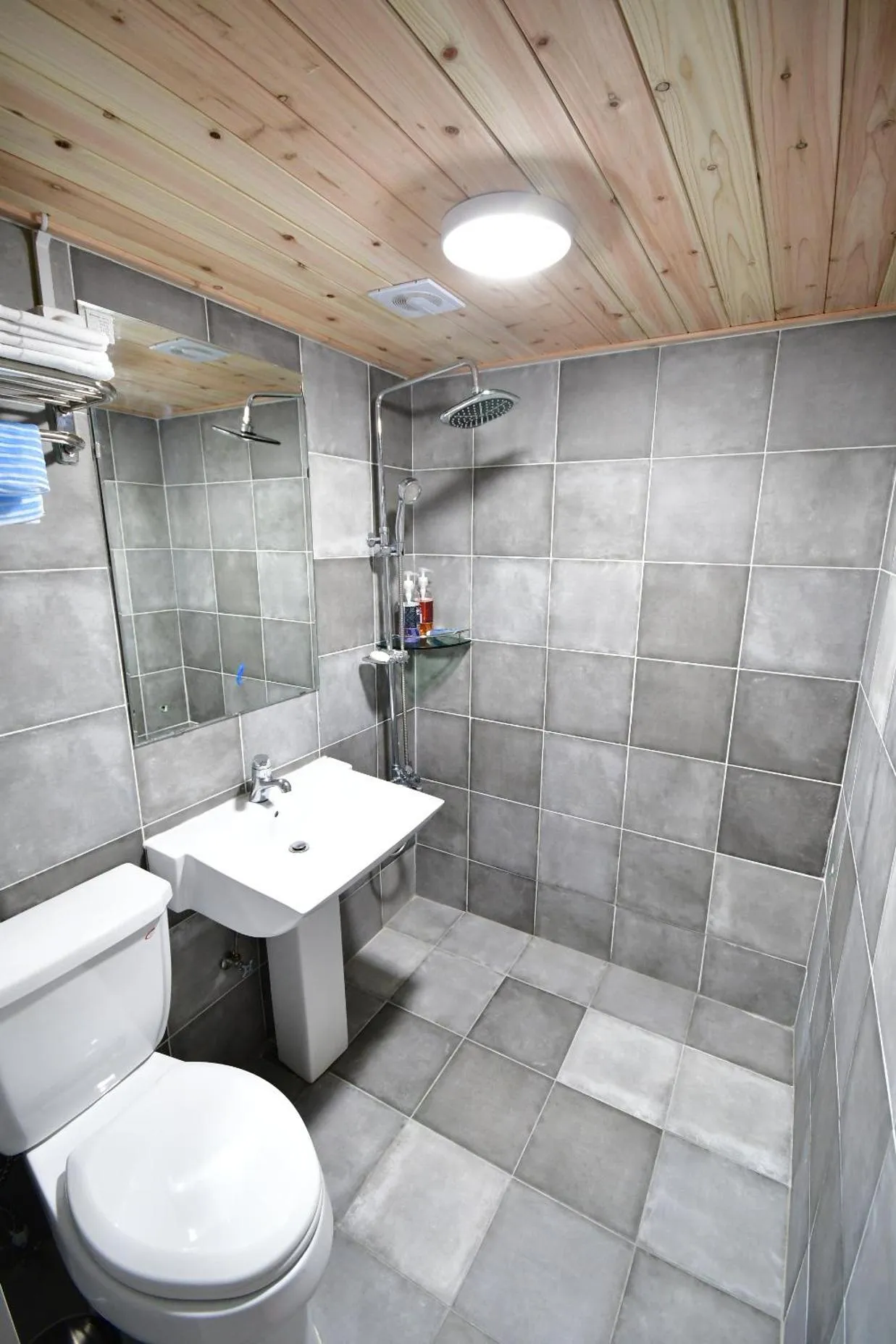 Bathroom in Nogodan Guesthouse and Hotel