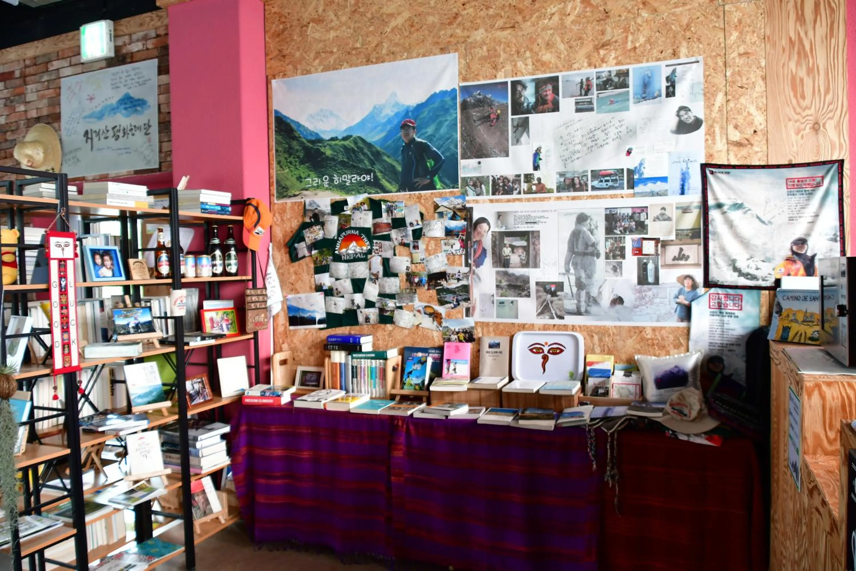 Communal lounge/ TV room in Nogodan Guesthouse and Hotel