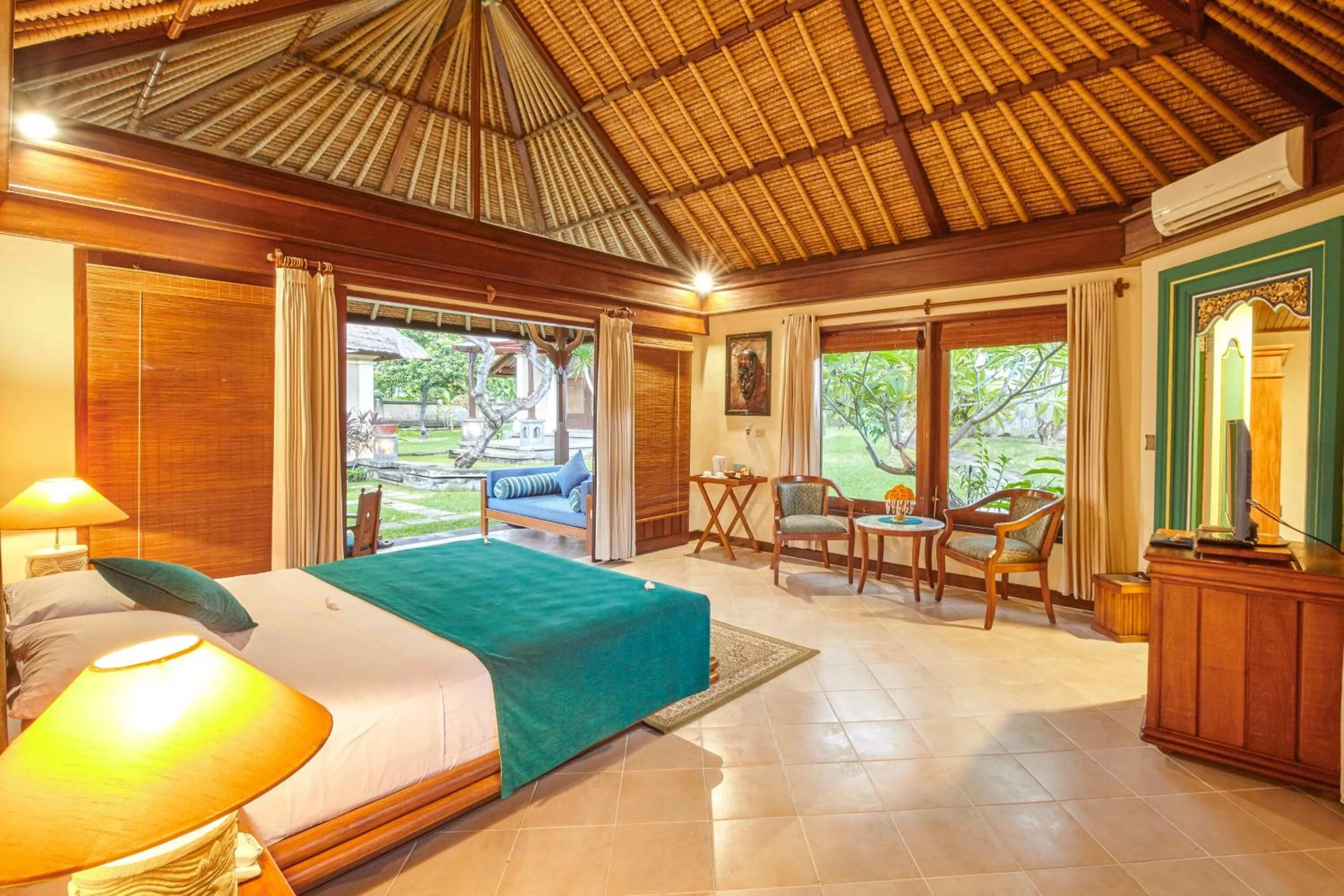 Bed in Puri Bagus Lovina