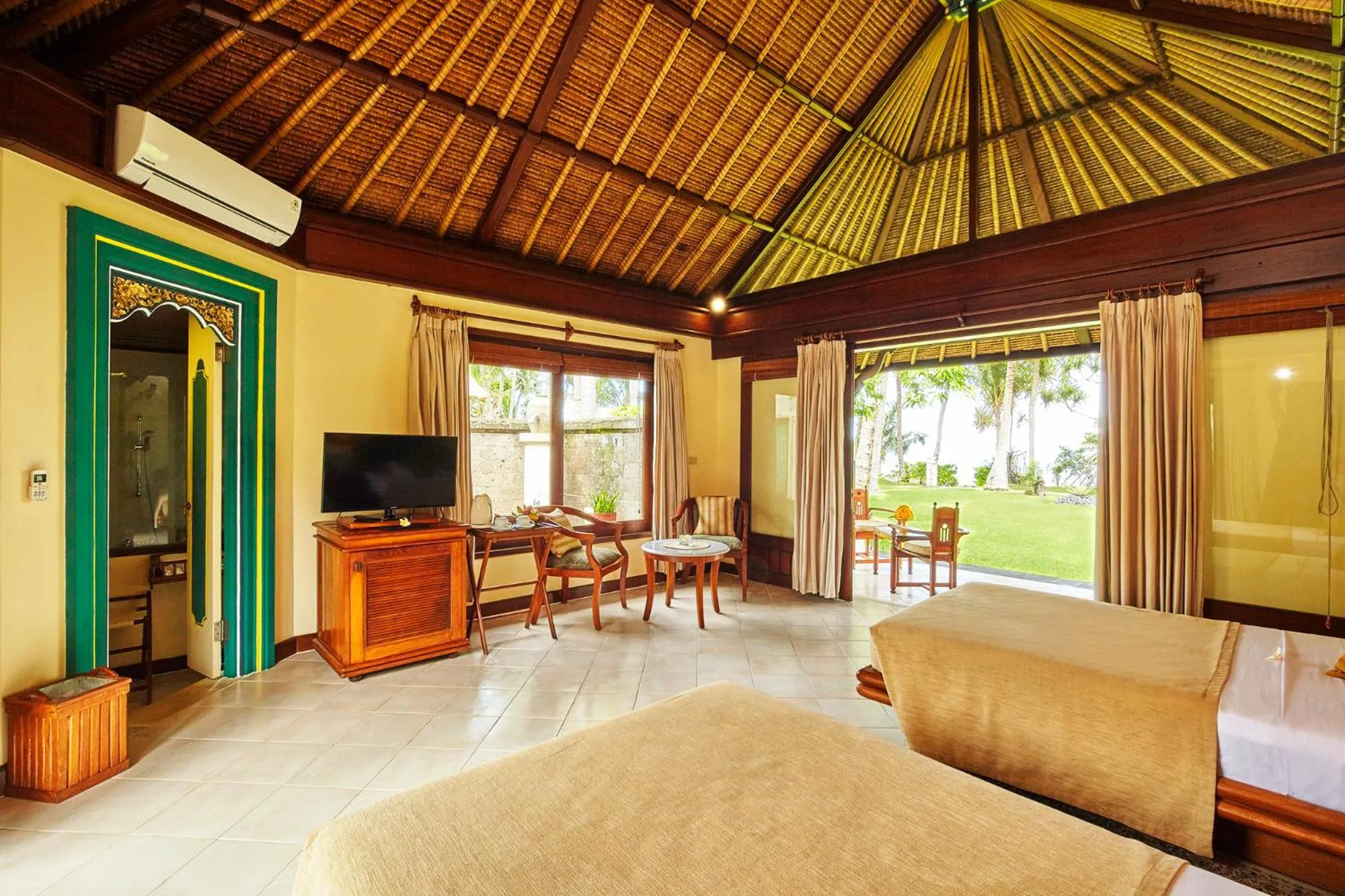 Bed in Puri Bagus Lovina