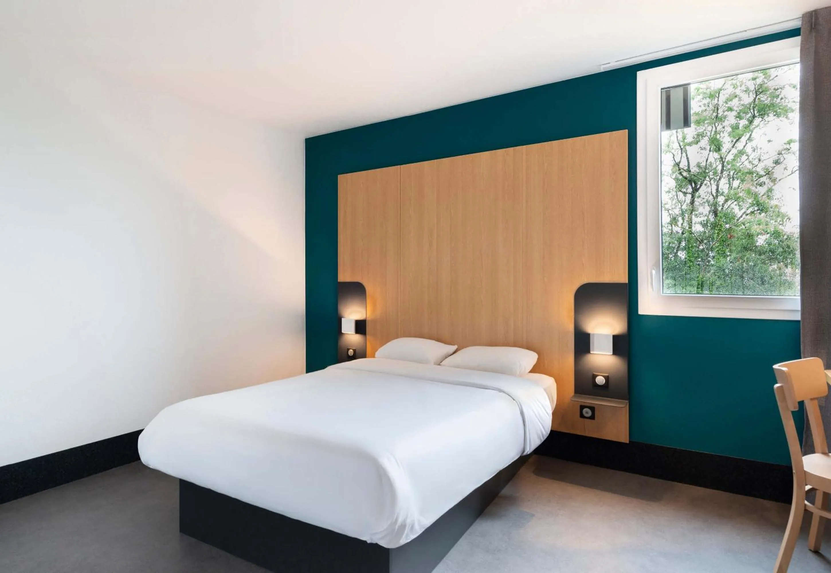 Bedroom, Bed in B&B HOTEL Nantes Savenay