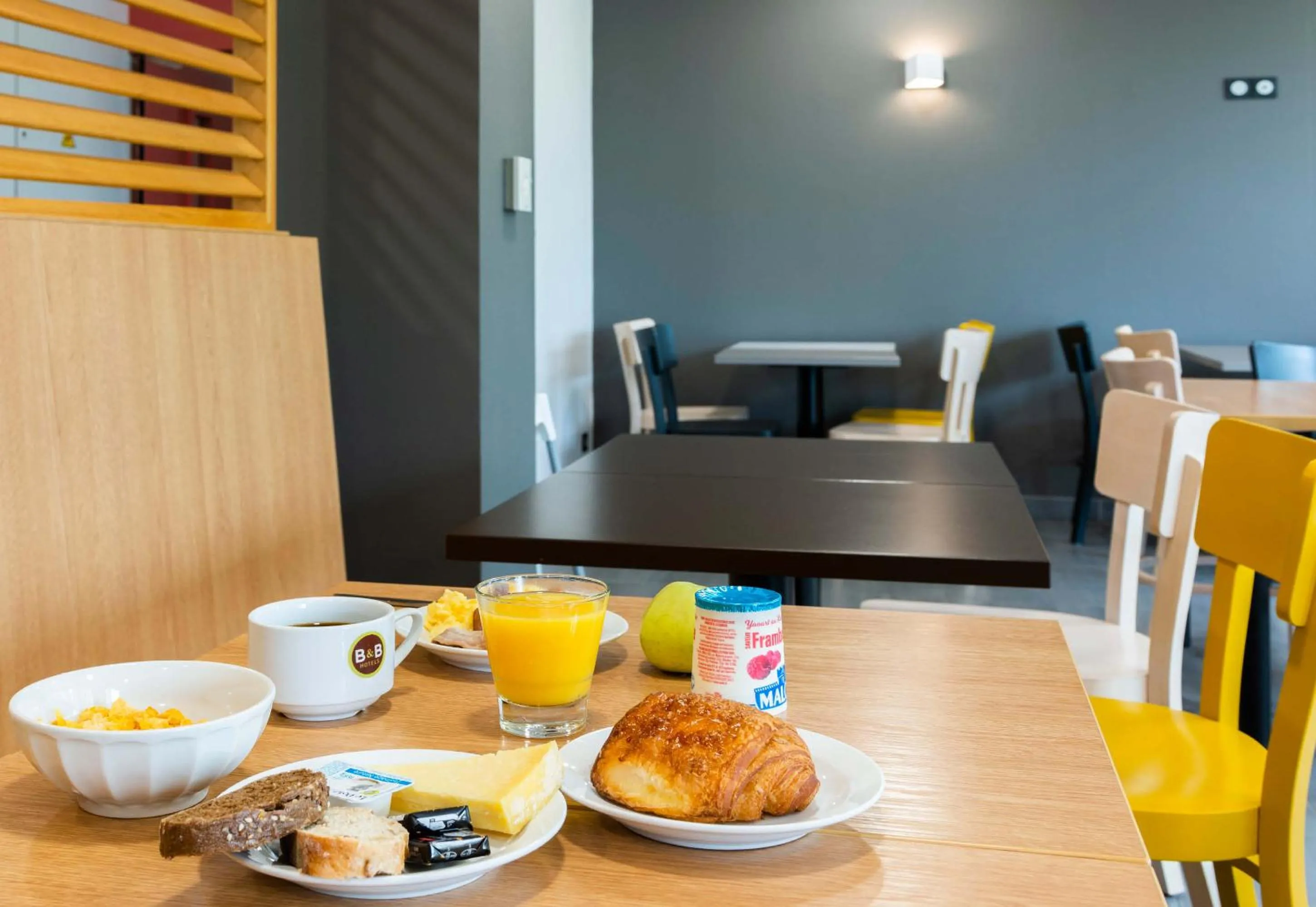 Breakfast in B&B HOTEL Nantes Savenay