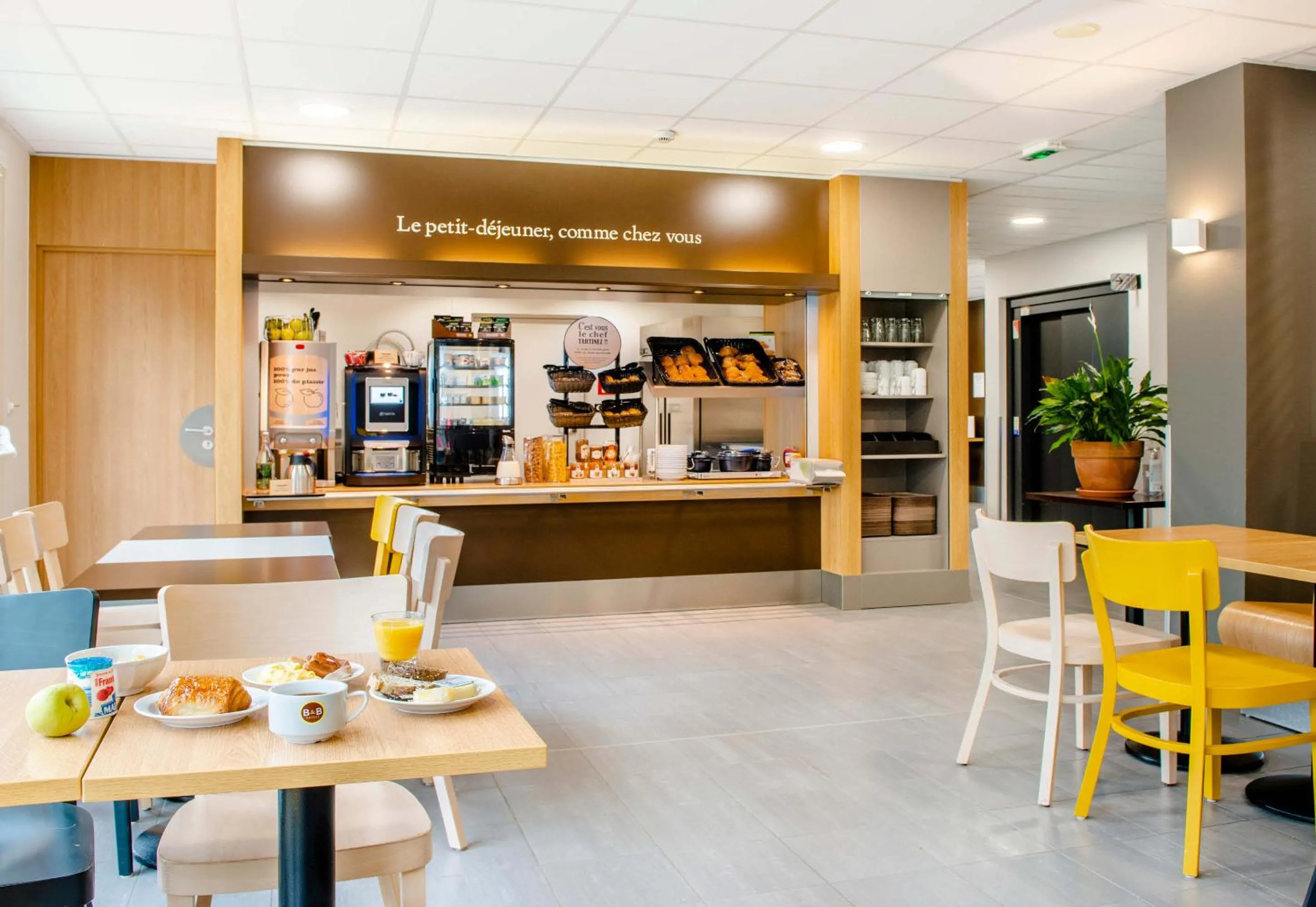 Breakfast in B&B HOTEL Nantes Savenay