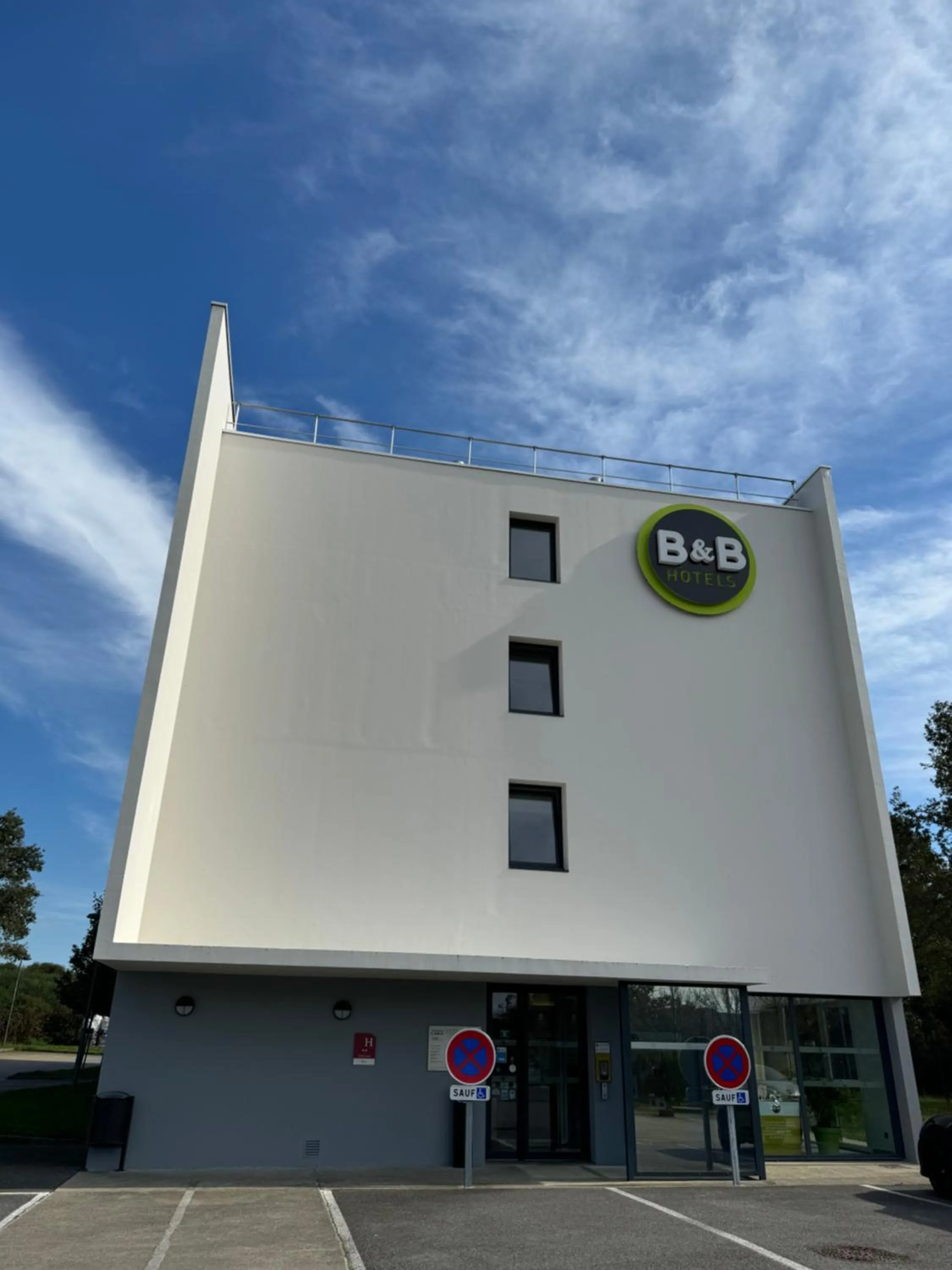 Property building in B&B HOTEL Nantes Savenay