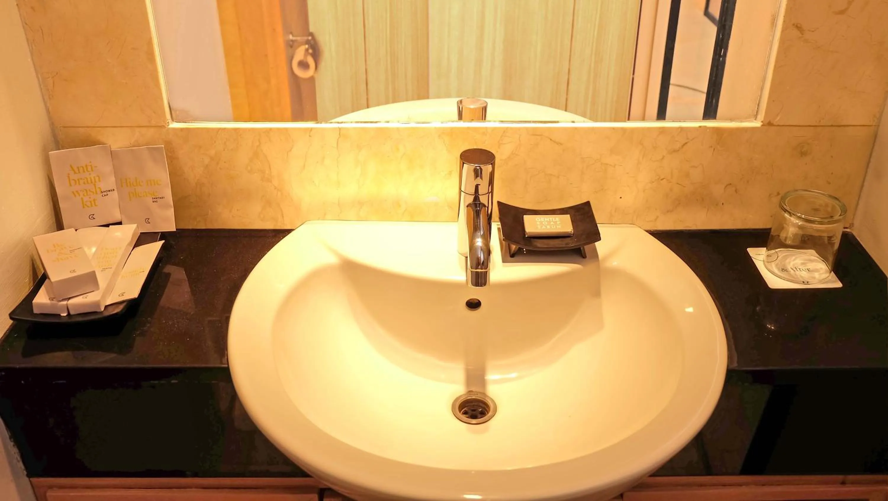 Bathroom in Golden Tulip Balikpapan Hotel & Suites