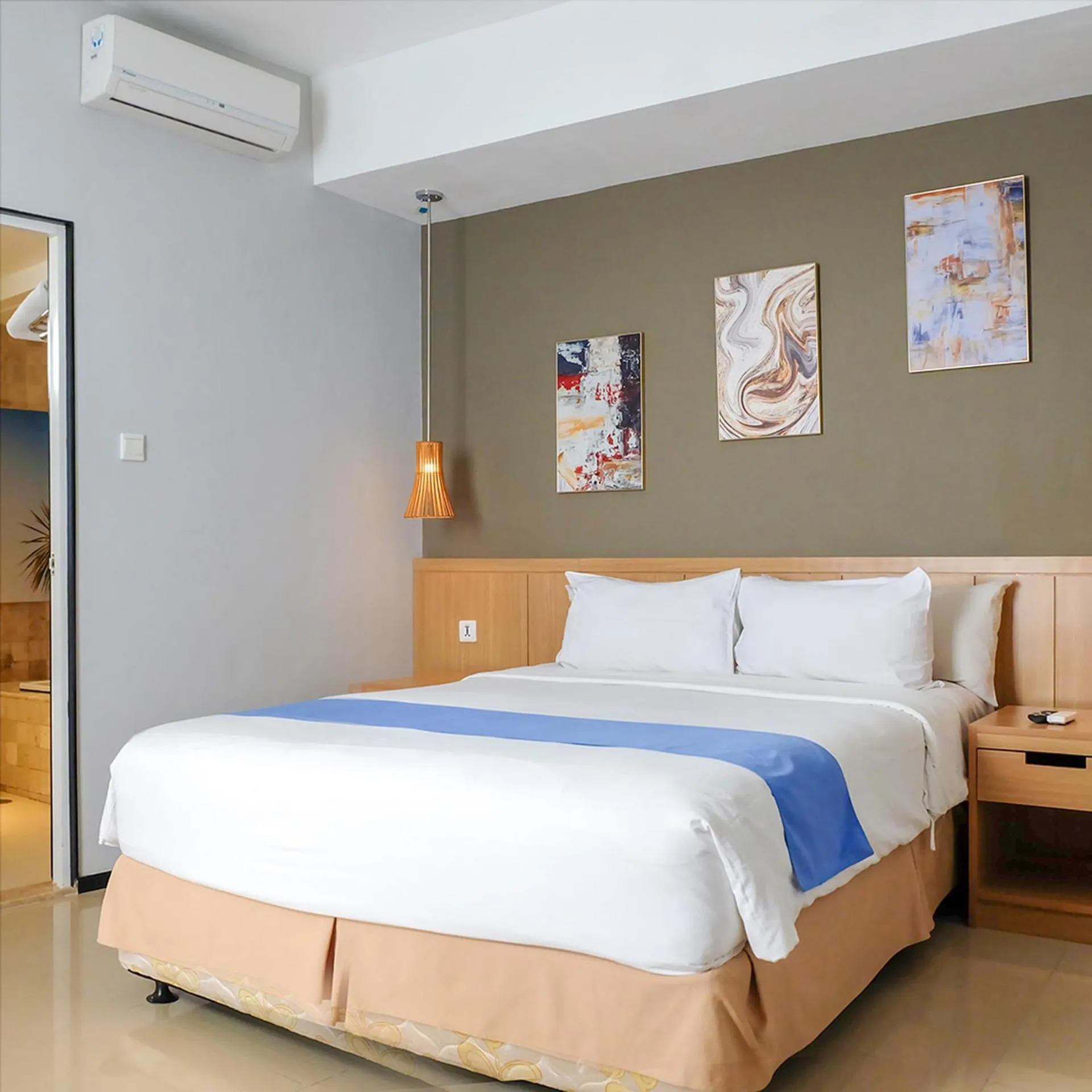 Bedroom, Bed in Golden Tulip Balikpapan Hotel & Suites