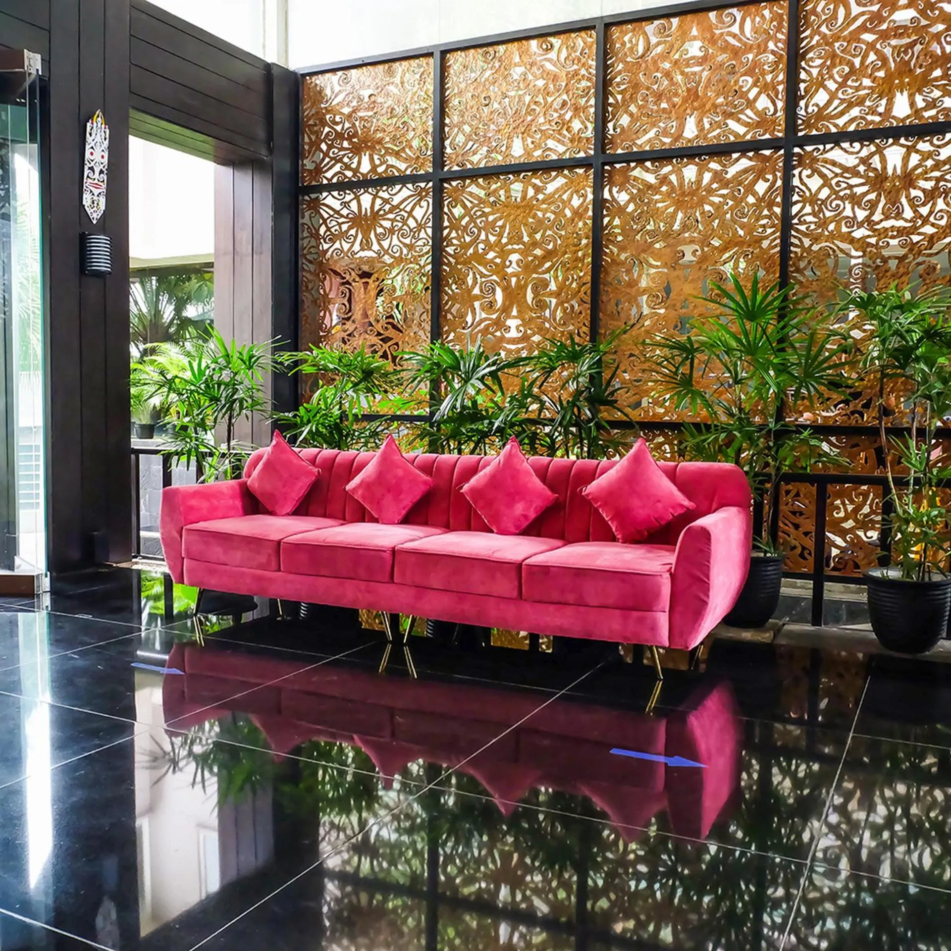 Lobby or reception in Golden Tulip Balikpapan Hotel & Suites