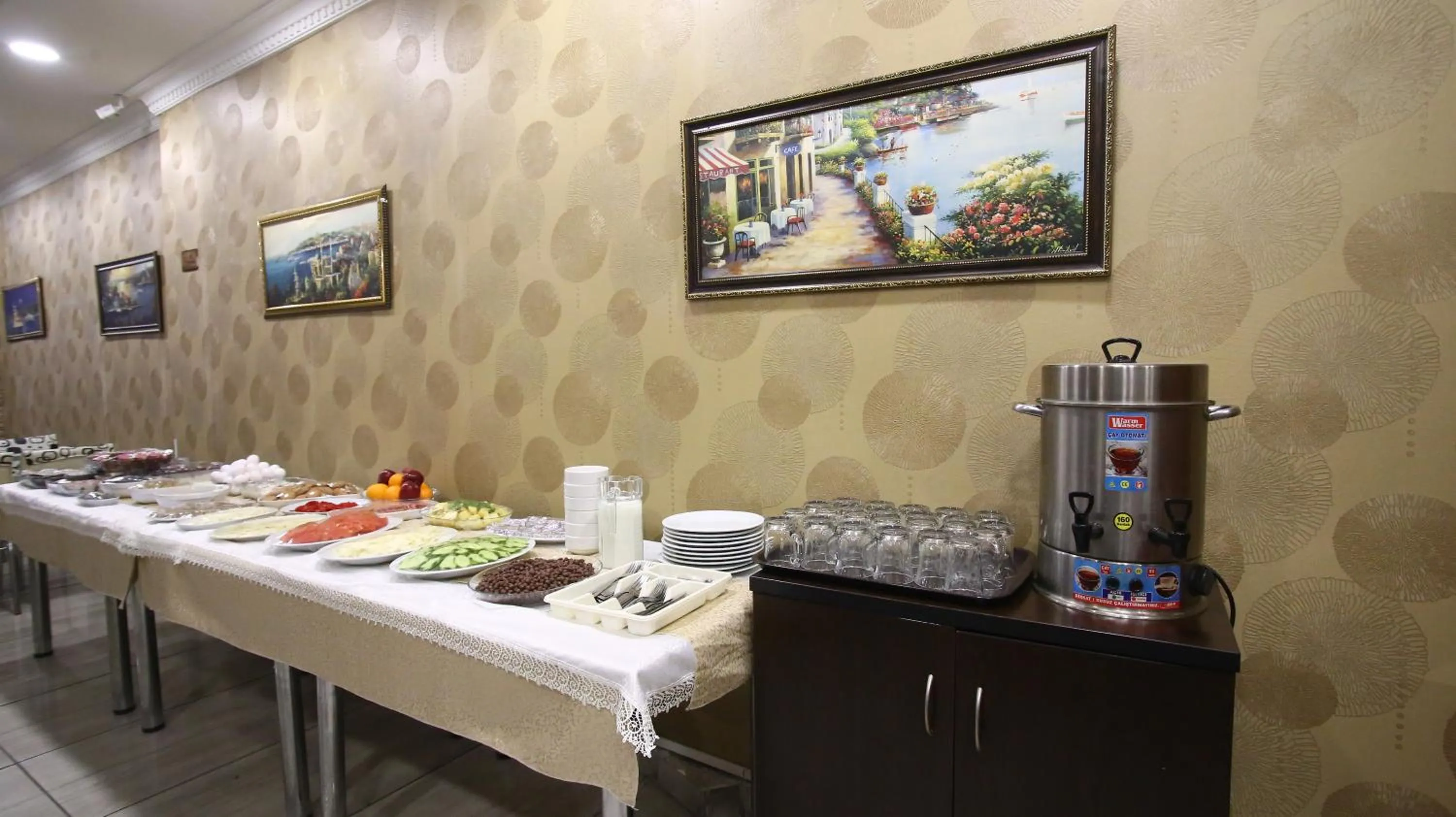 Breakfast in Fly Hotel