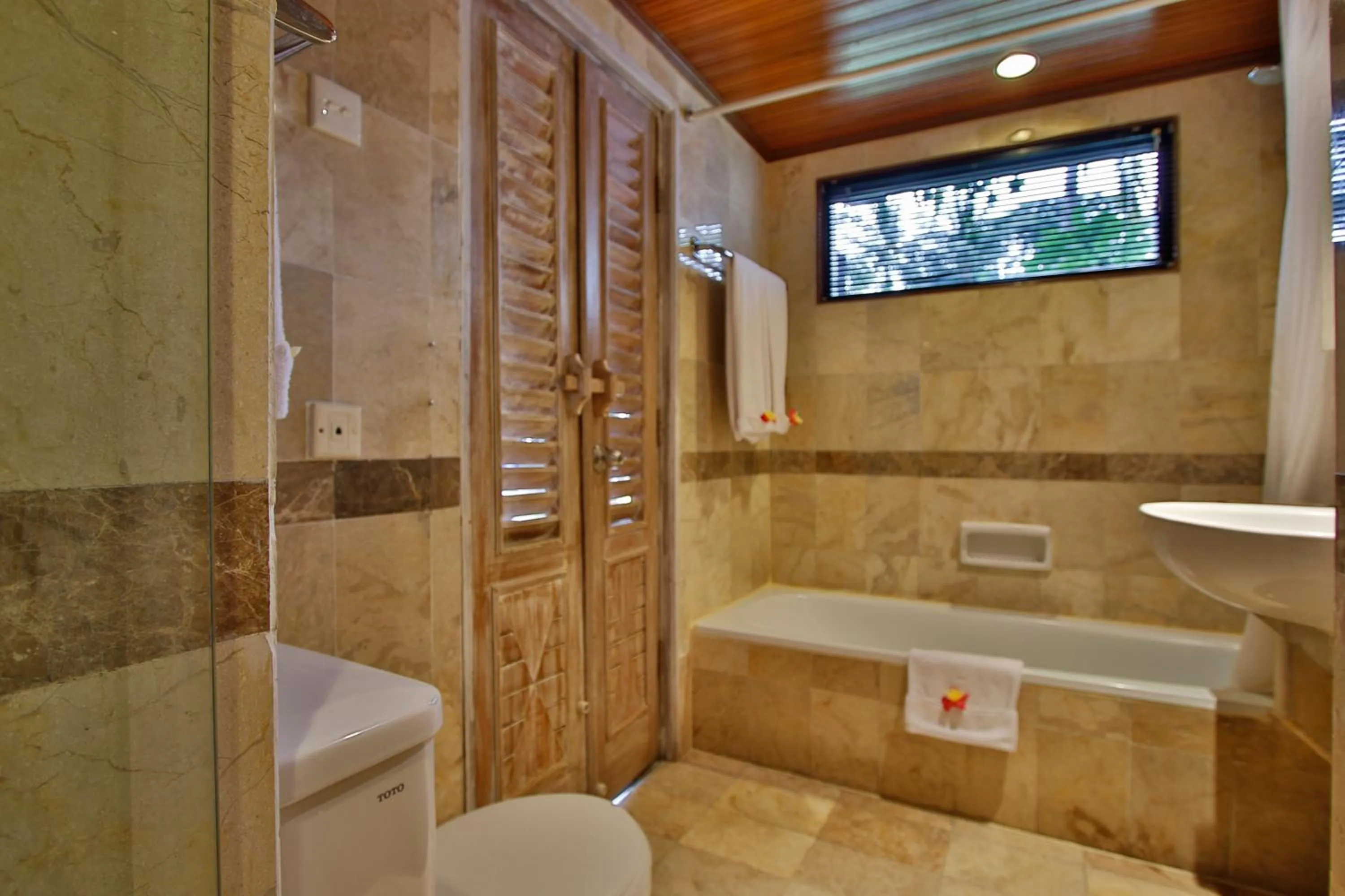 Bathroom in Jayakarta Hotel Lombok