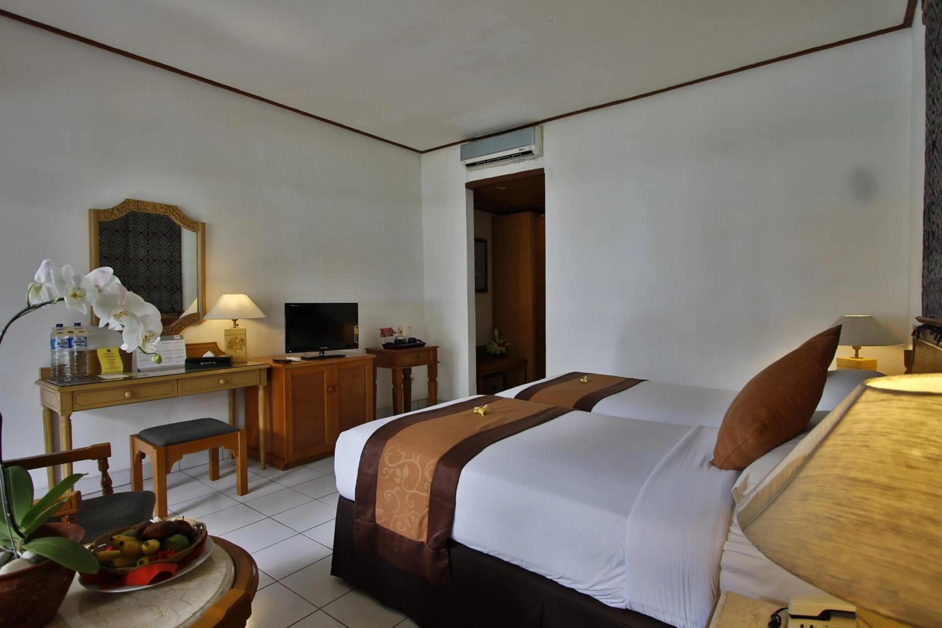TV and multimedia, Bed in Jayakarta Hotel Lombok