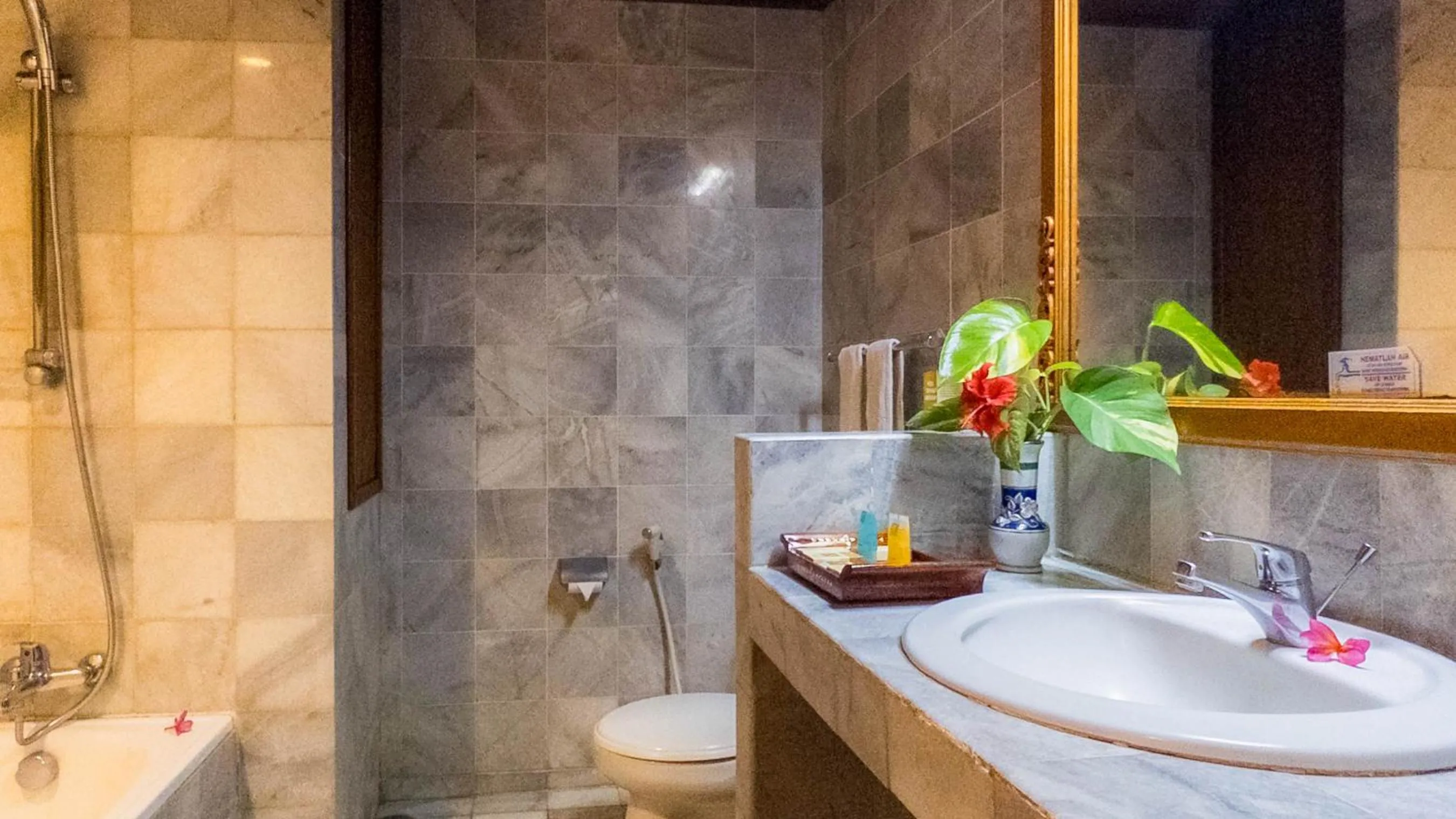 Bathroom in Jayakarta Hotel Lombok