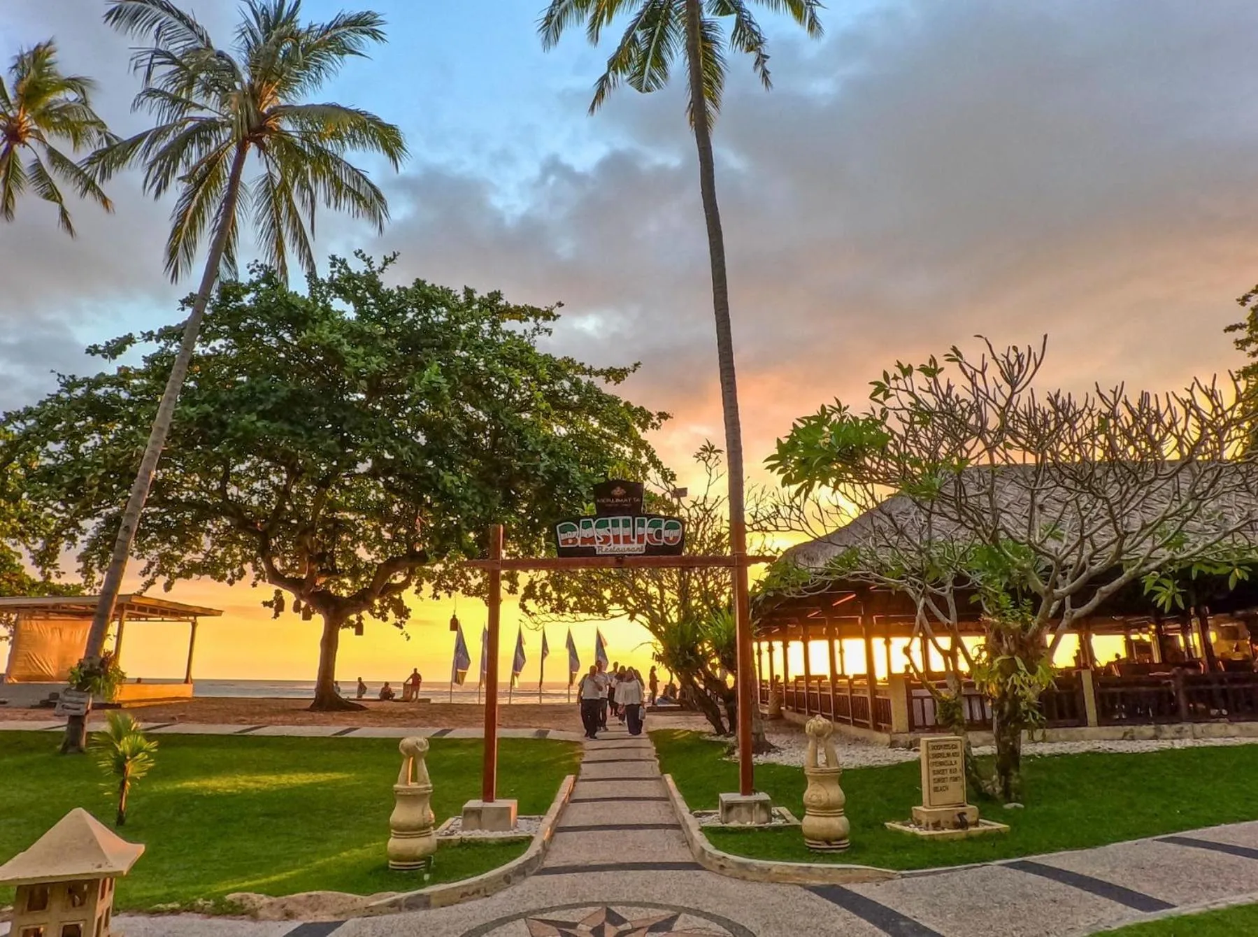 Restaurant/places to eat in Merumatta Senggigi Lombok