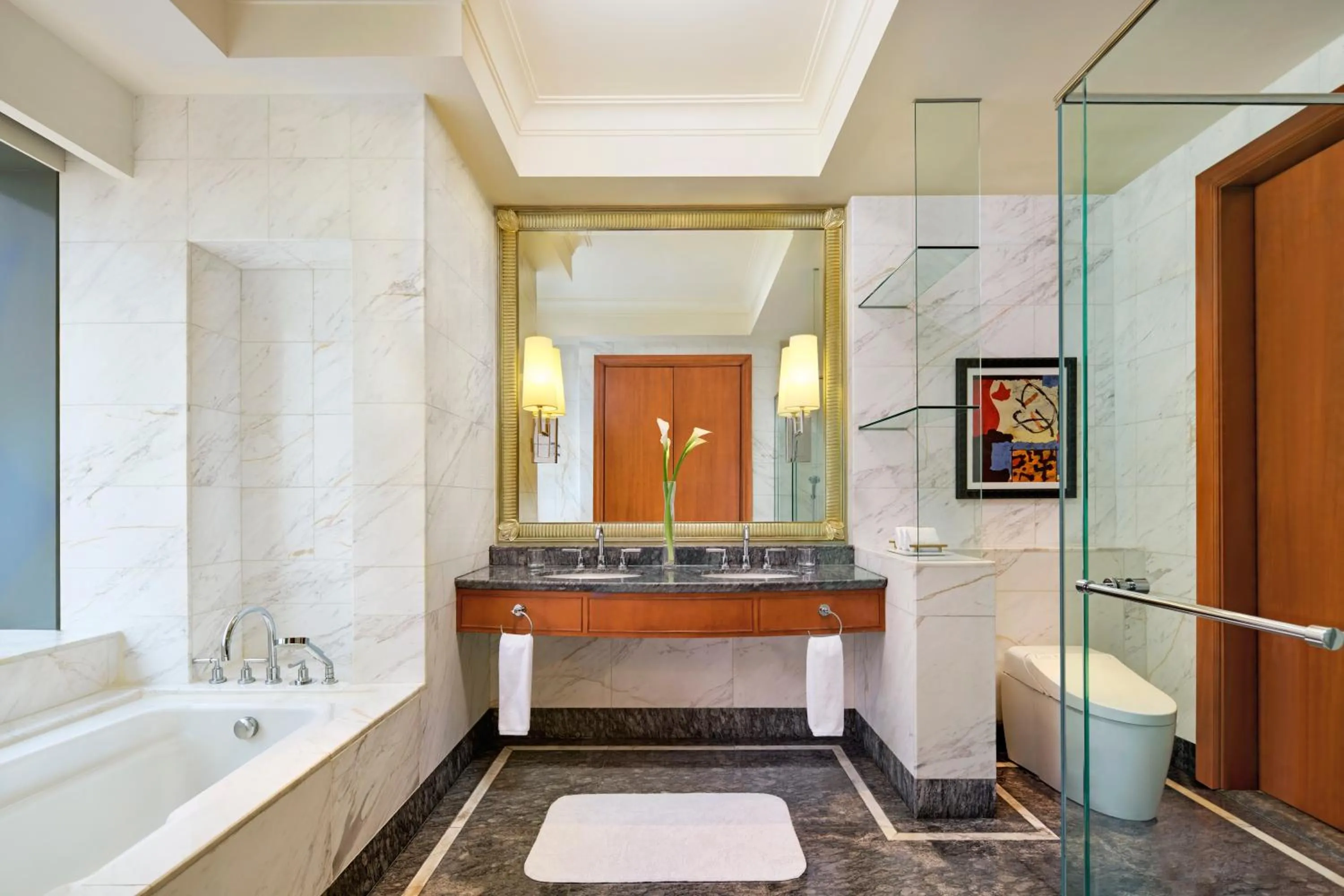 Shower in The Ritz-Carlton Jakarta, Mega Kuningan
