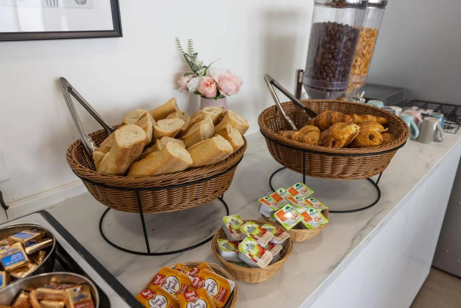 Breakfast in Study Hôtel Bordeaux Lormont