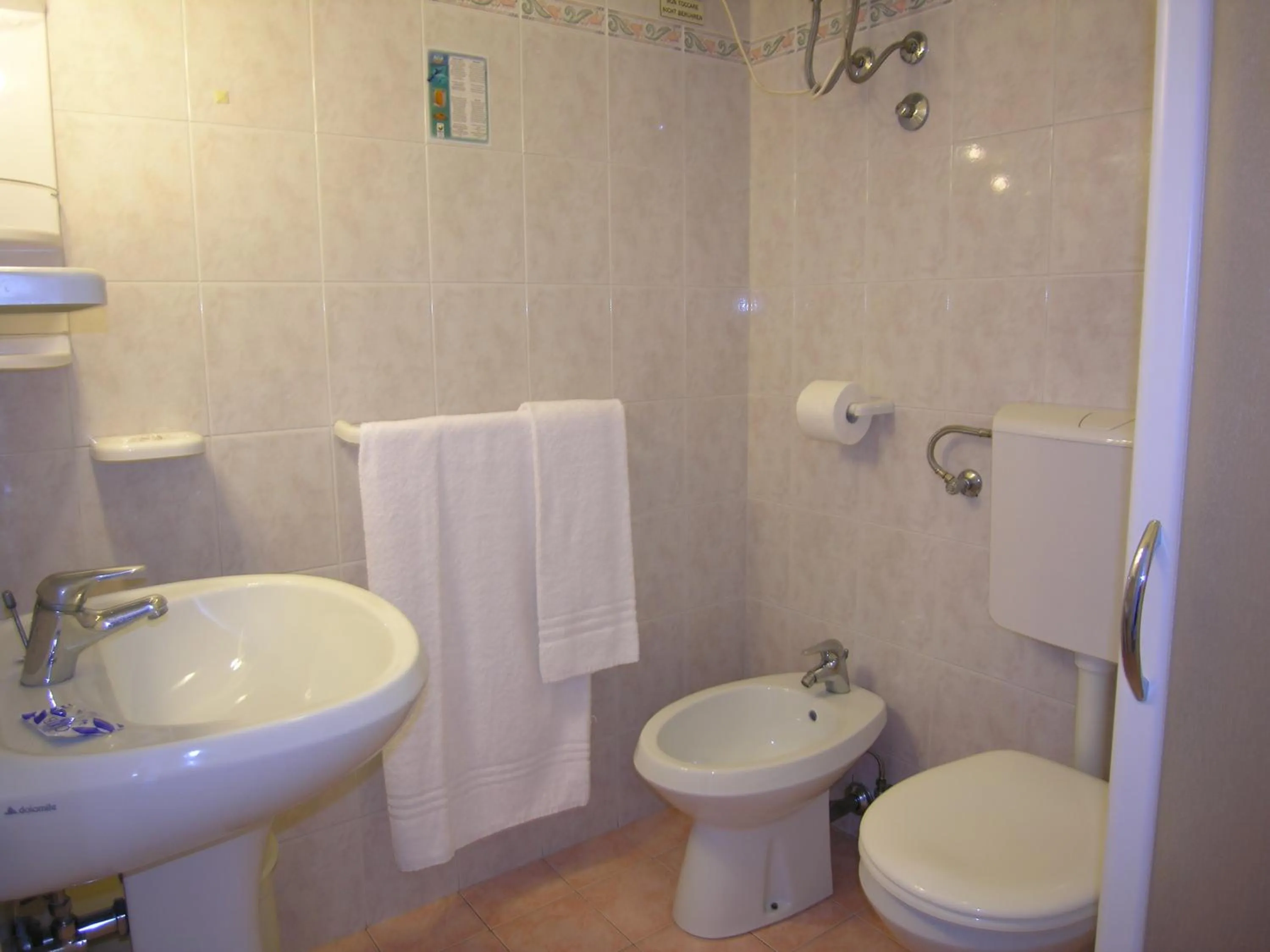 Bathroom in Hotel Garni Tahiti