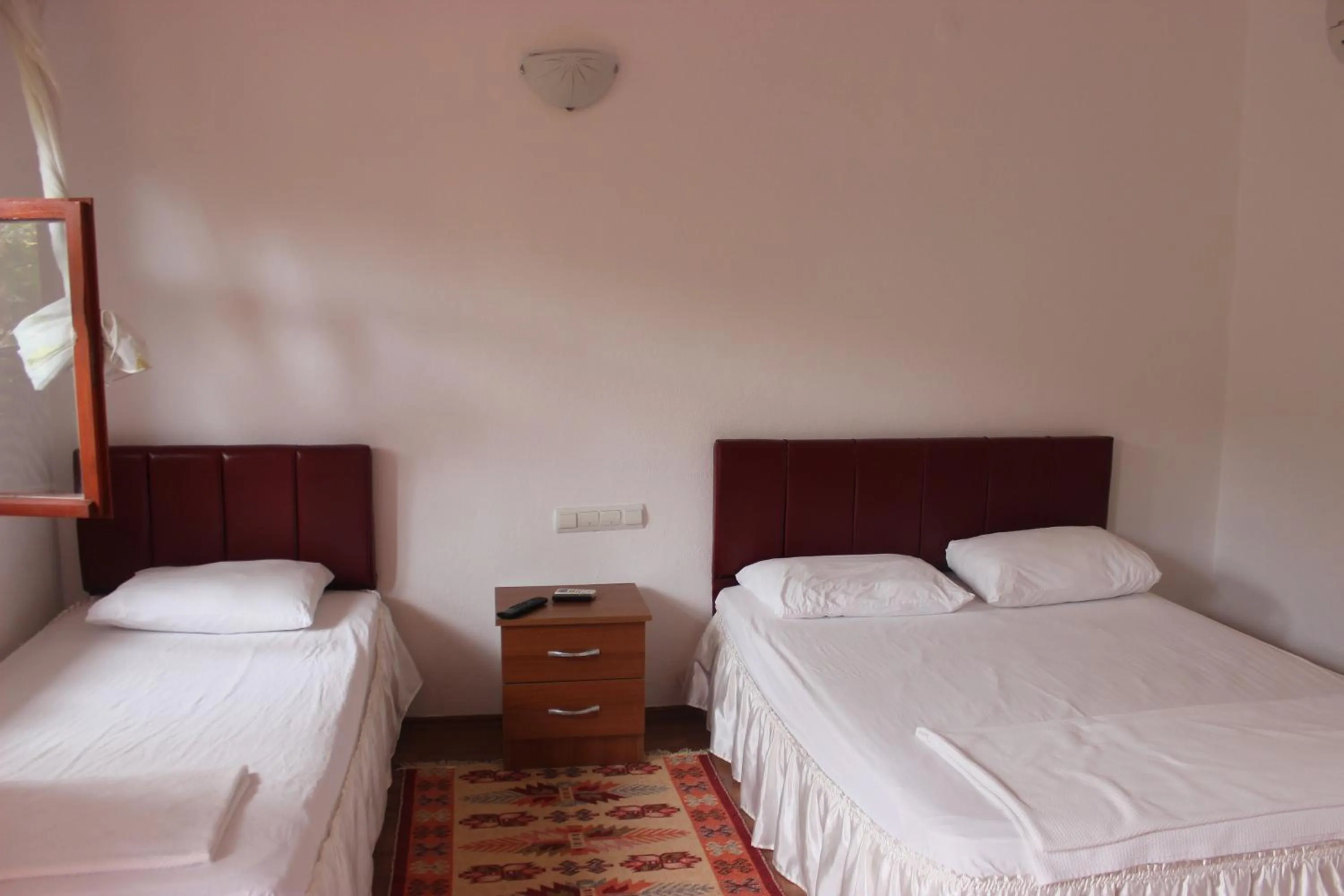 Photo of the whole room, Bed in Alibaba Pension