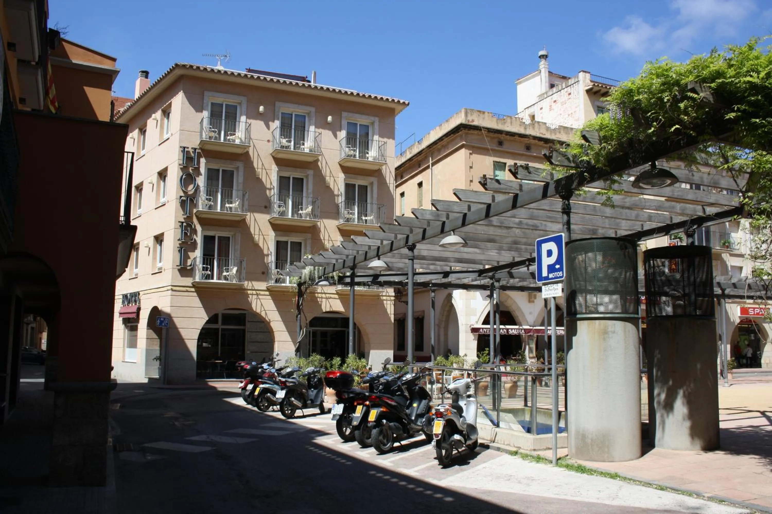 Property building in Hotel Plaça