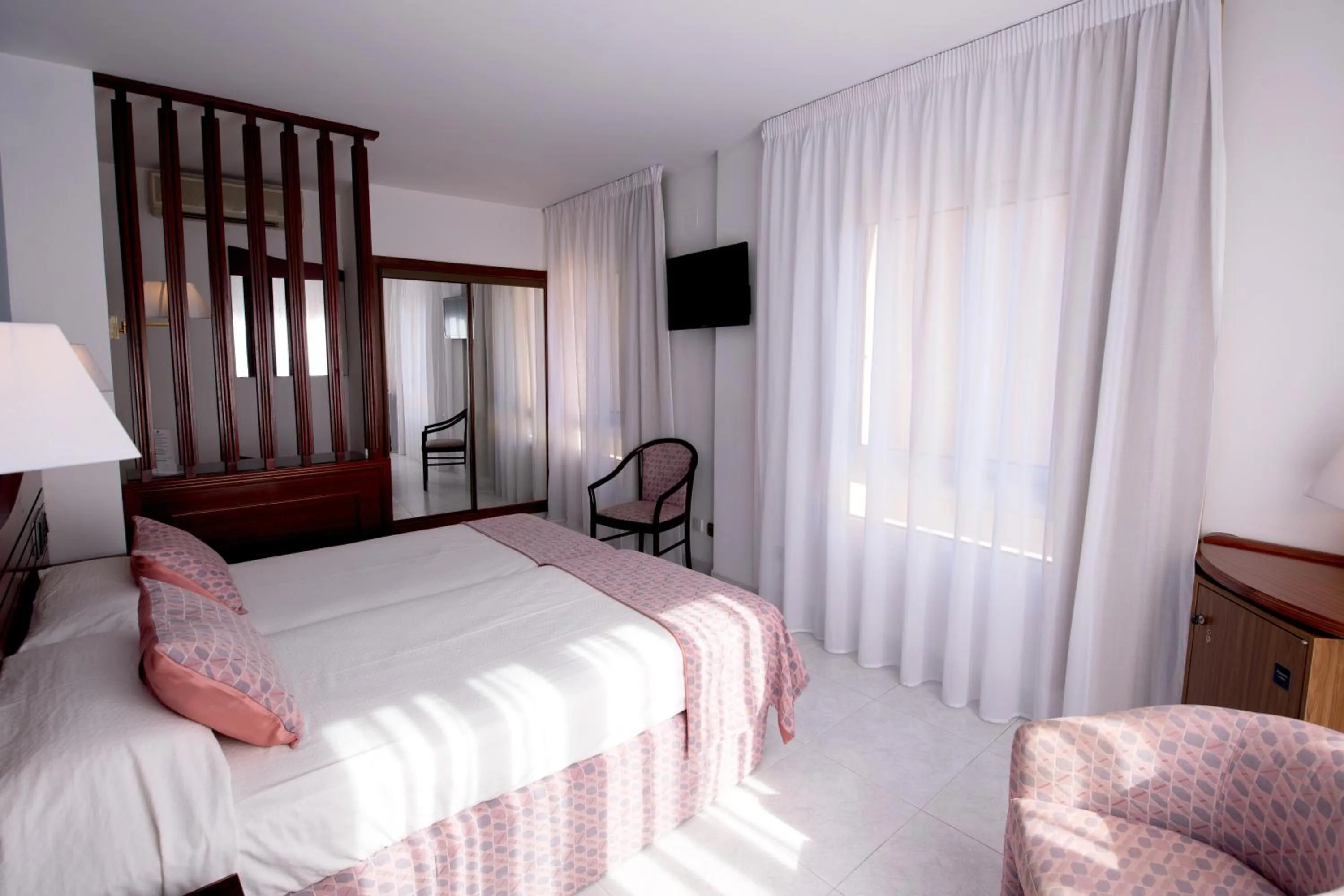 Photo of the whole room, Bed in Hotel Plaça