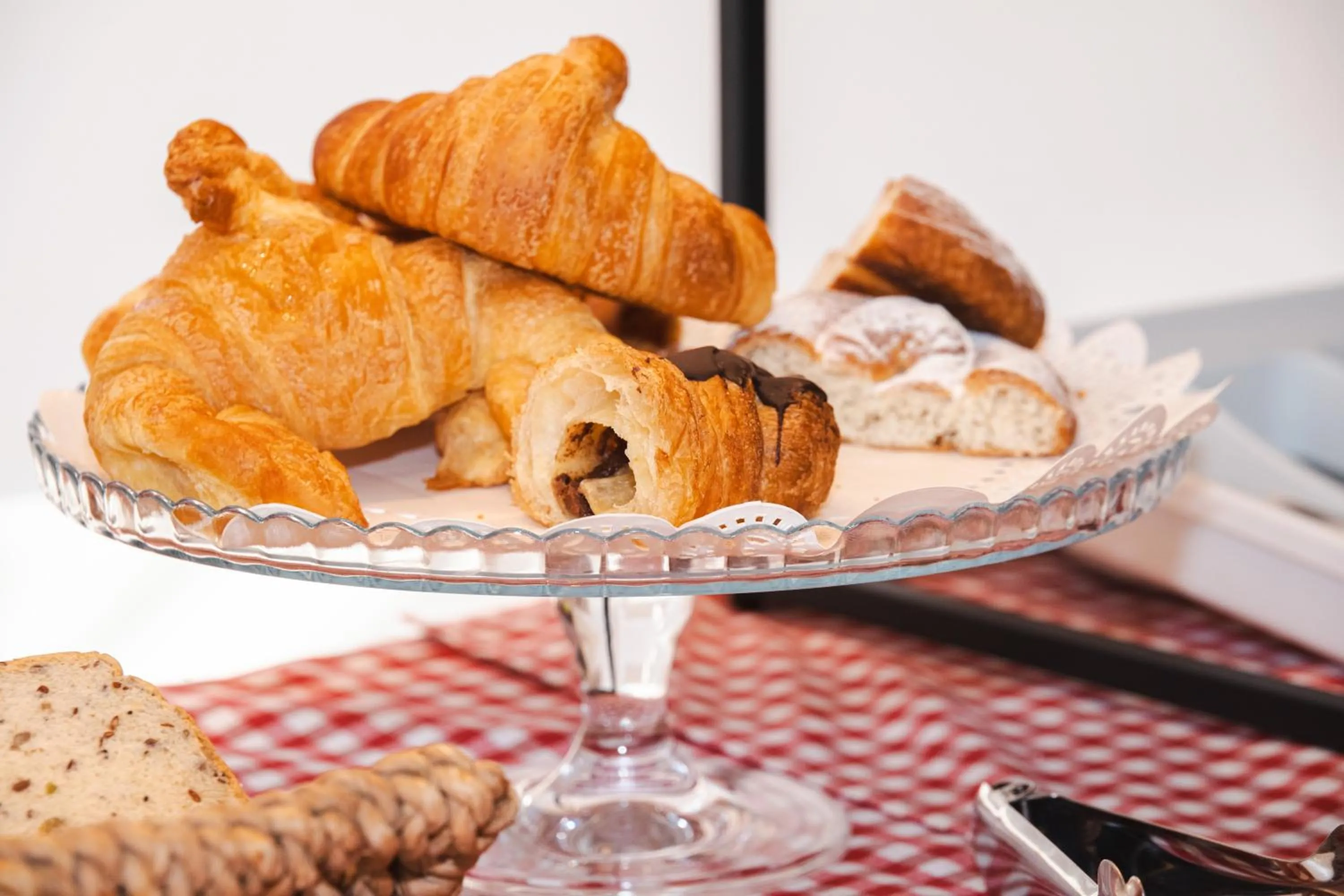 Buffet breakfast in Hotel Plaça