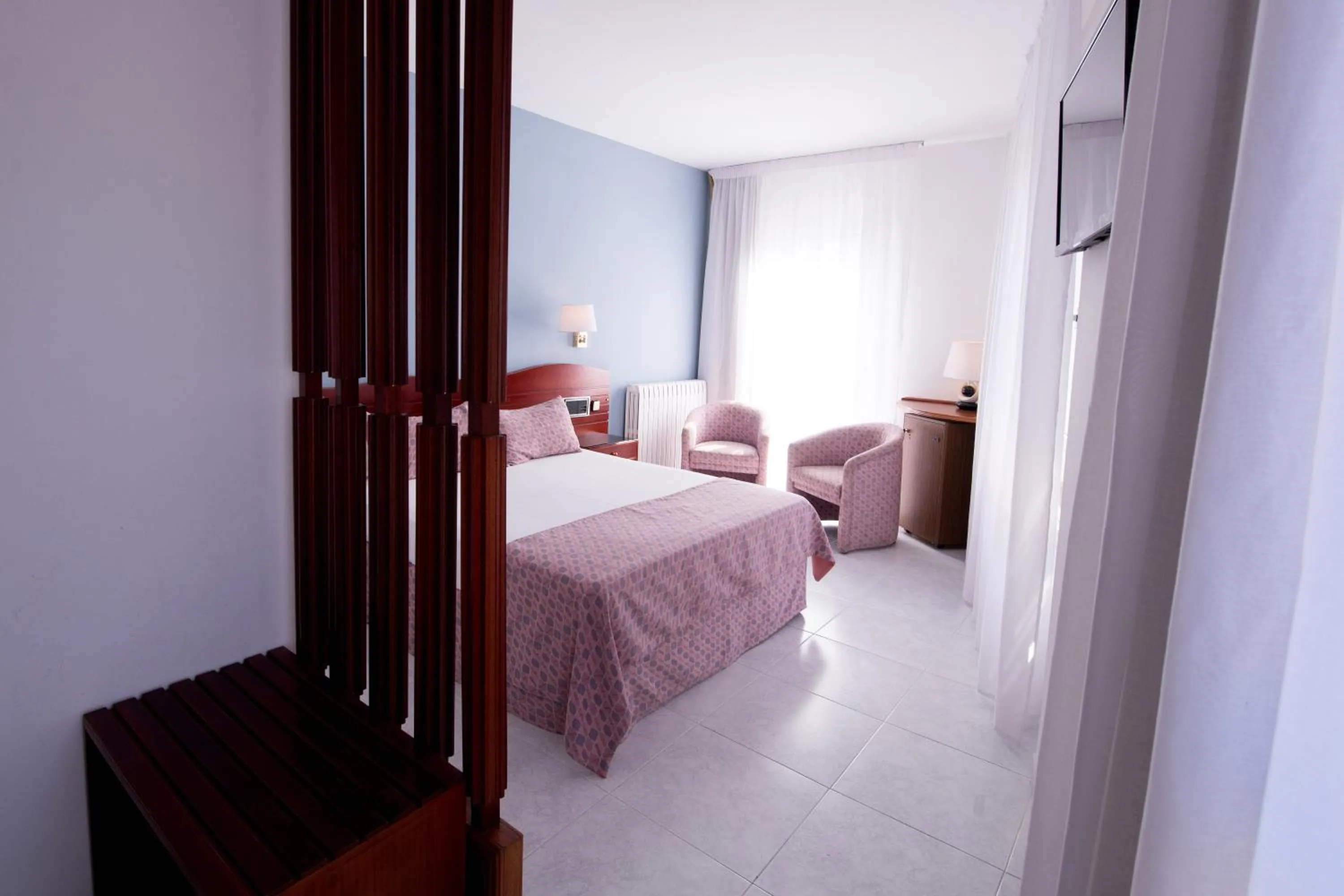 Photo of the whole room, Bed in Hotel Plaça