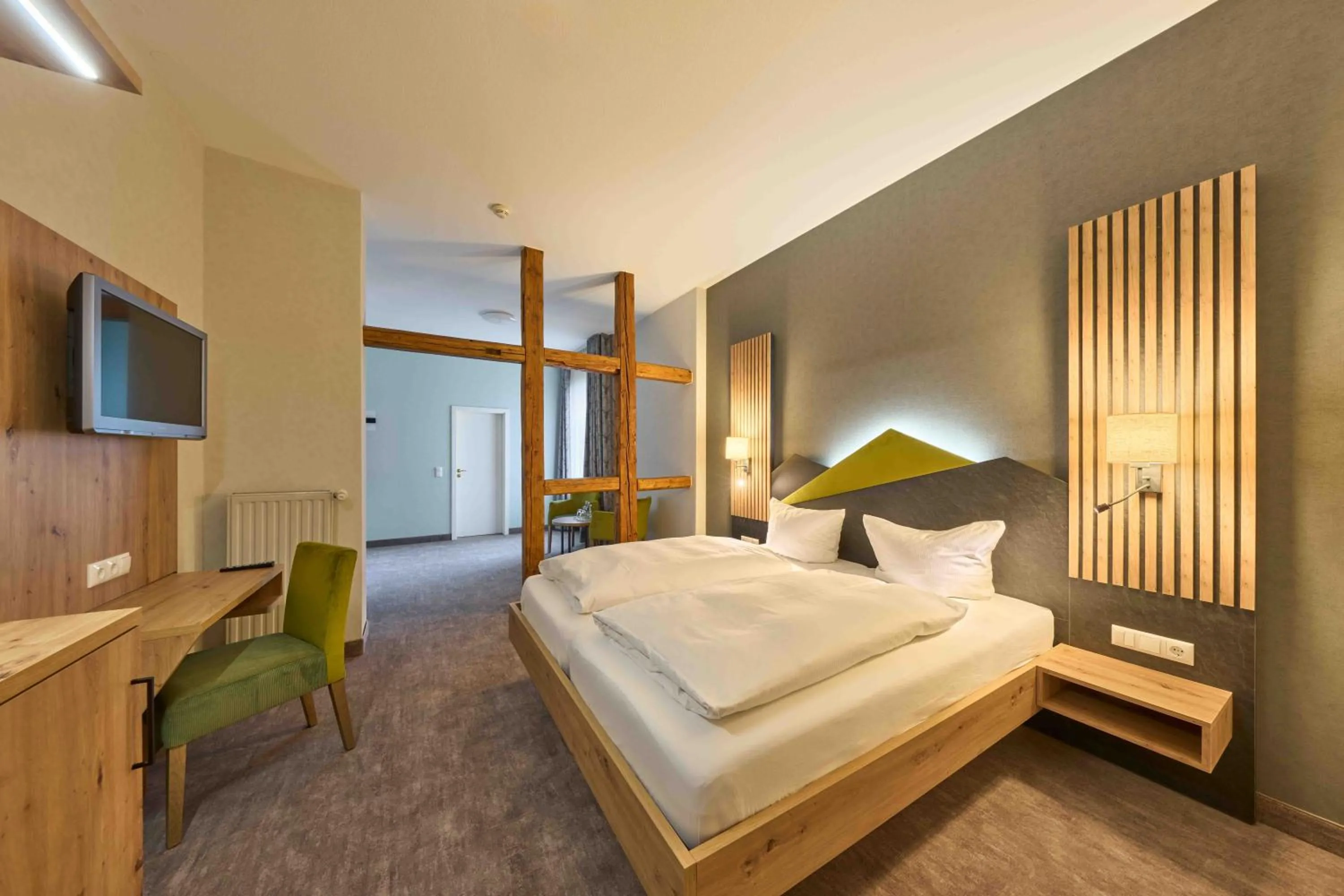 Photo of the whole room, Bed in Brauhaus Zum Löwen