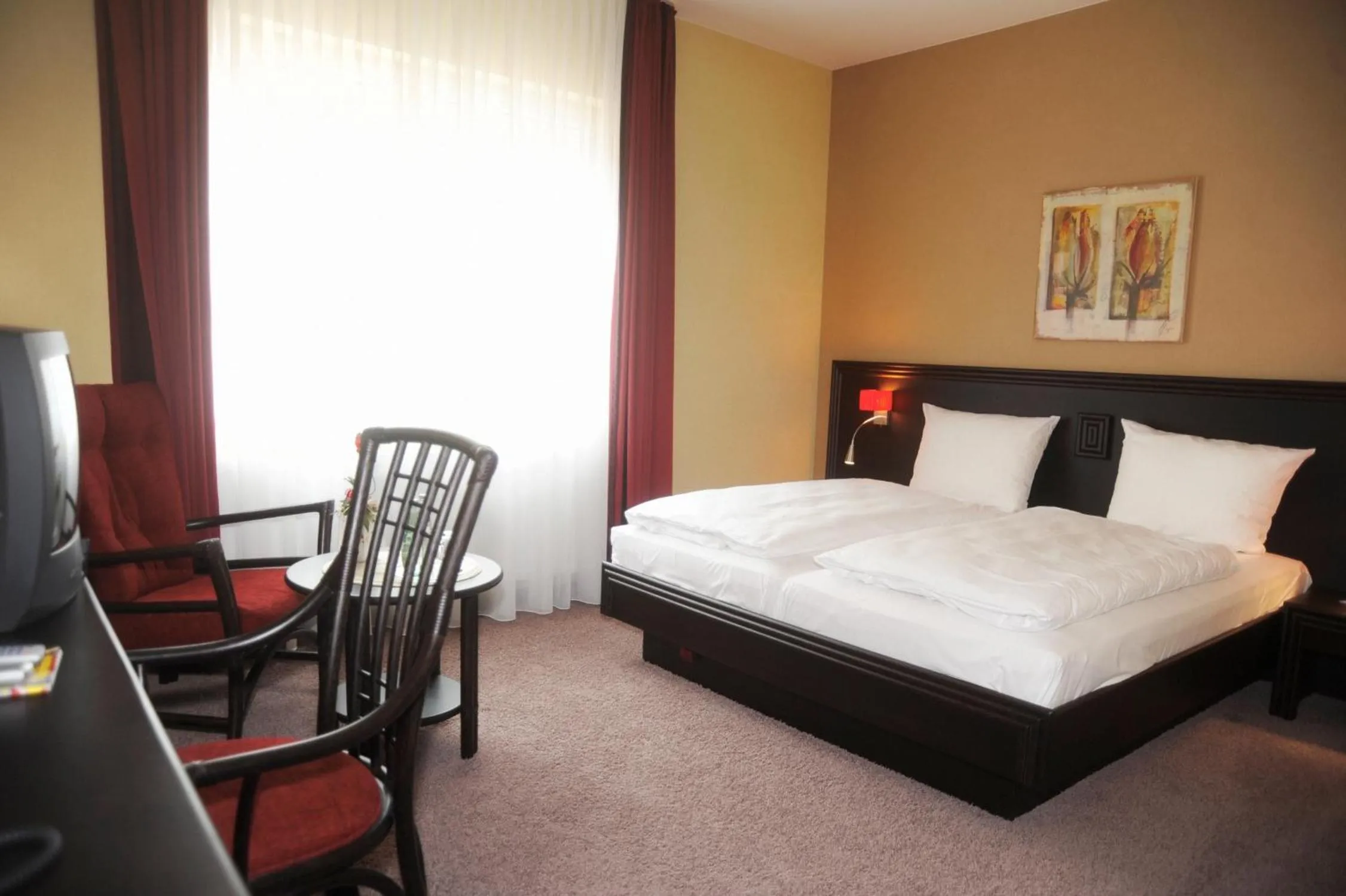 Photo of the whole room, Bed in Brauhaus Zum Löwen