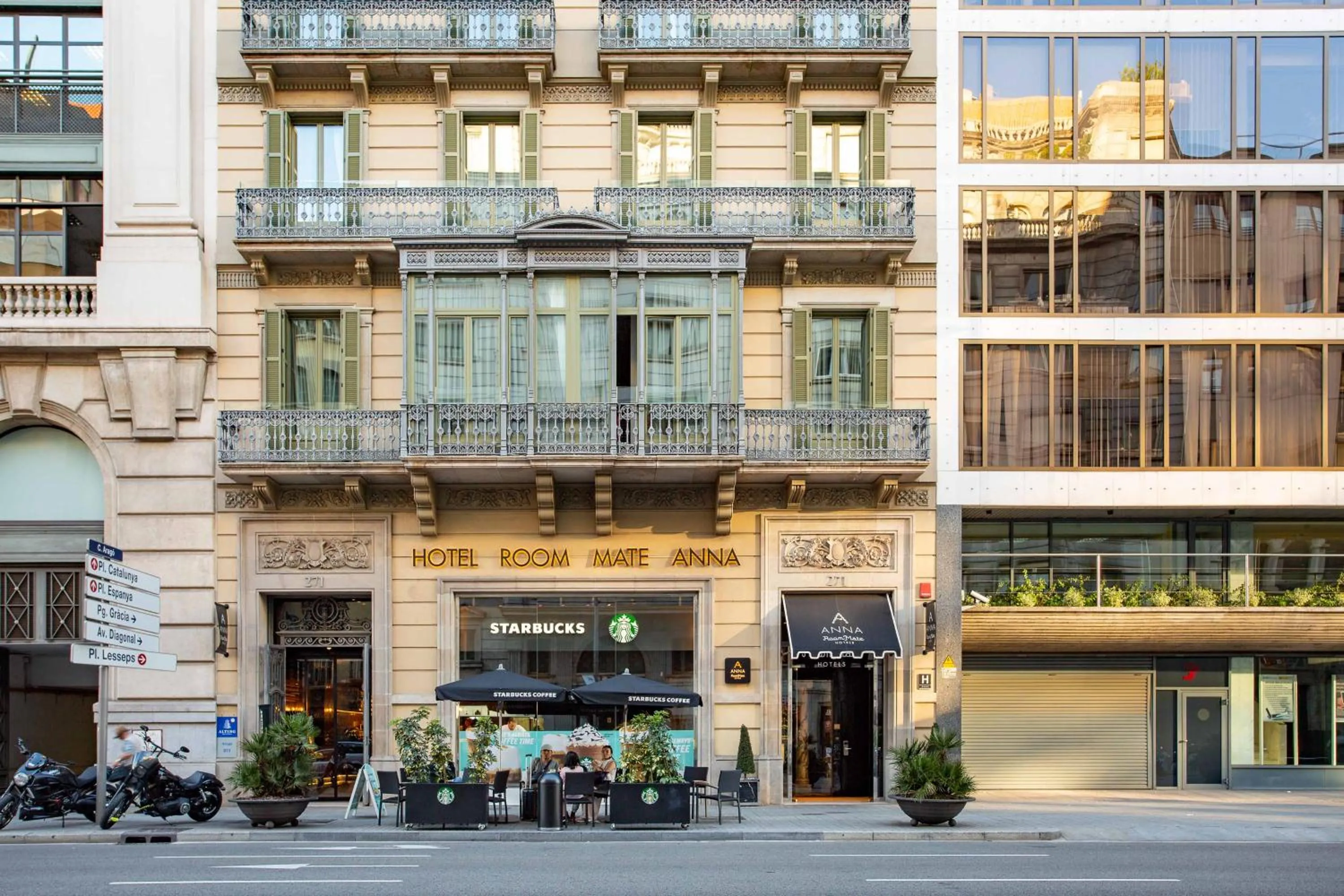 Property building in Room Mate Anna, Barcelona