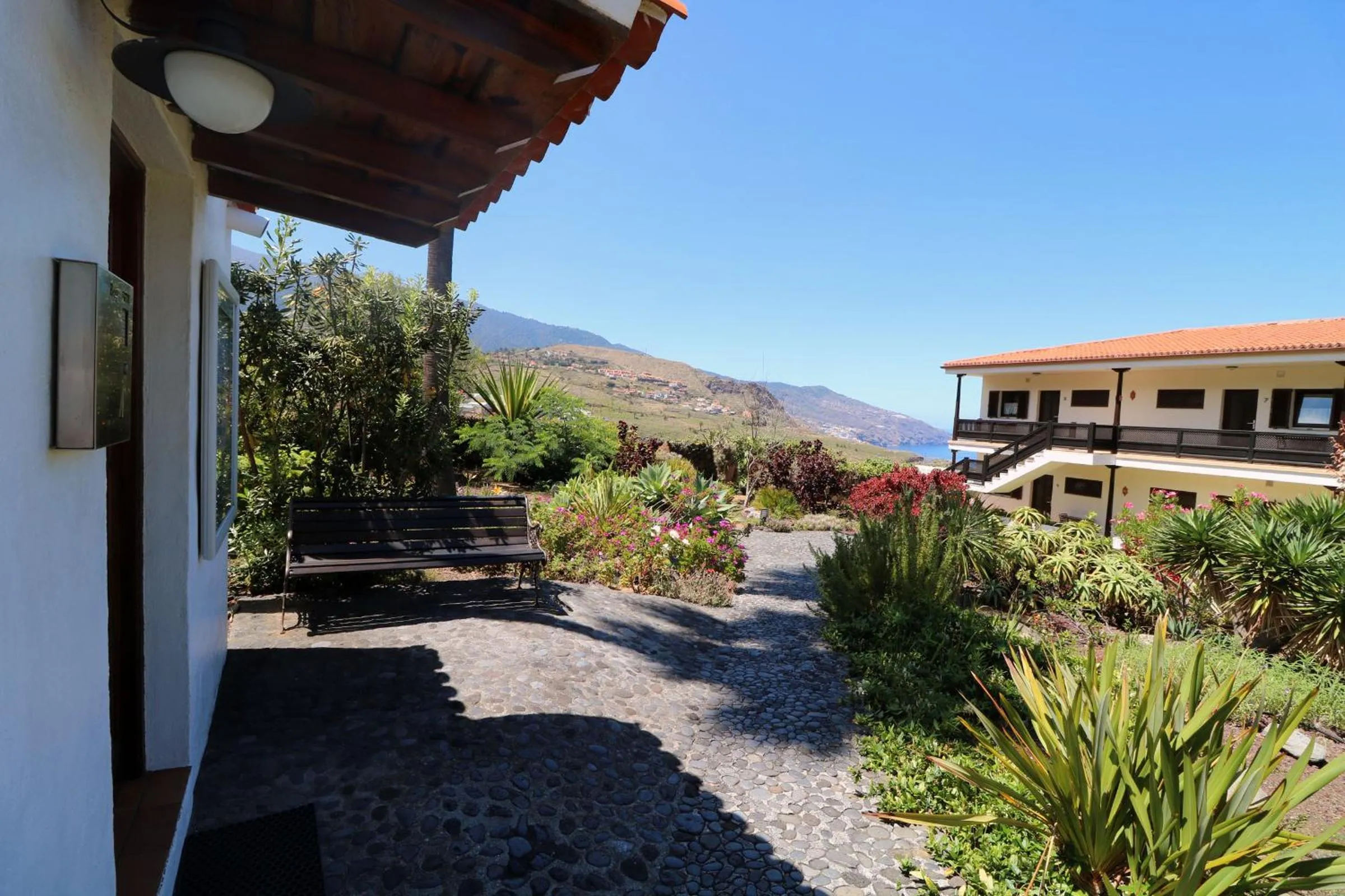 Facade/entrance in Apartamentos Miranda