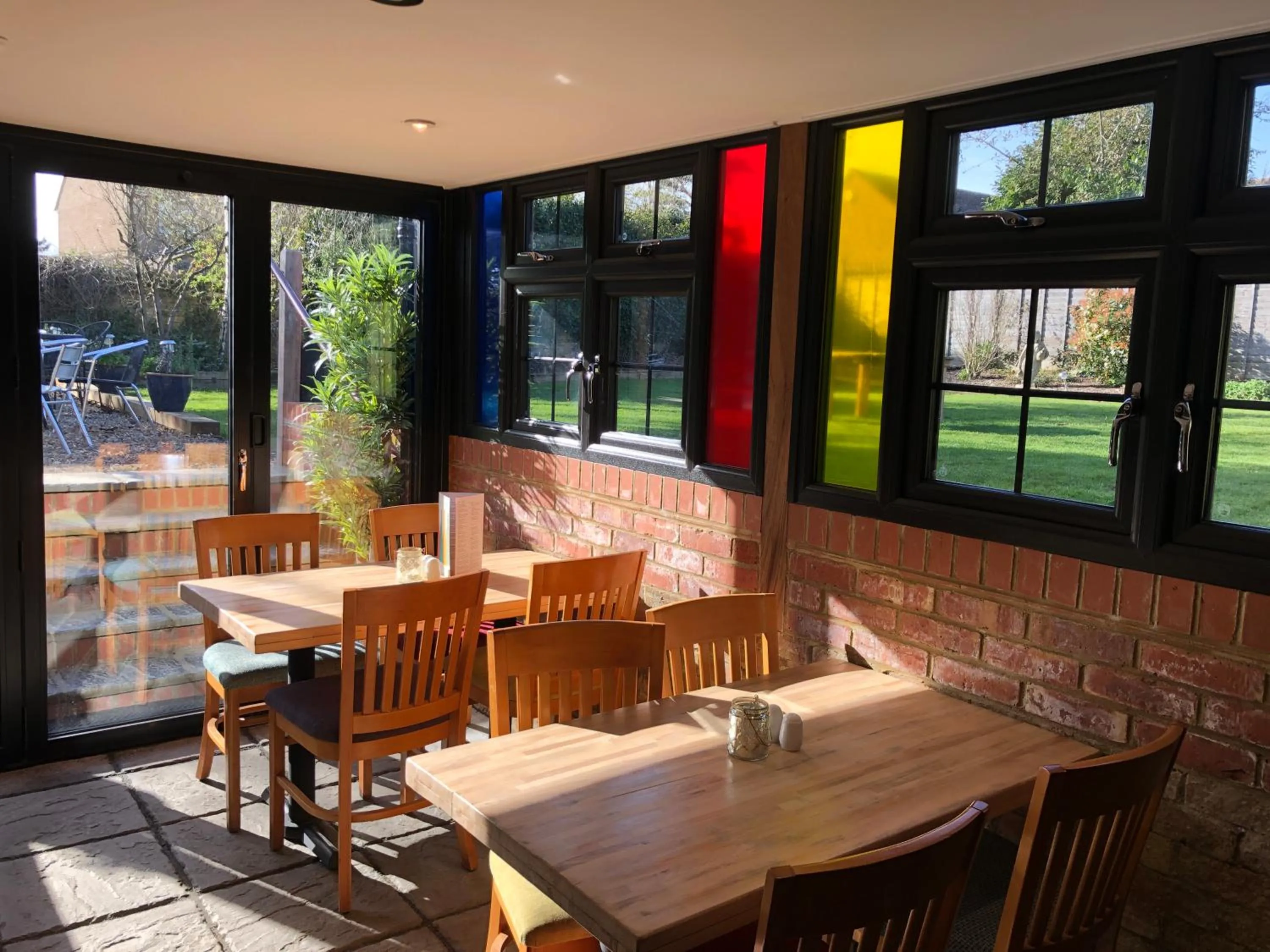 Restaurant/places to eat in The White Hart