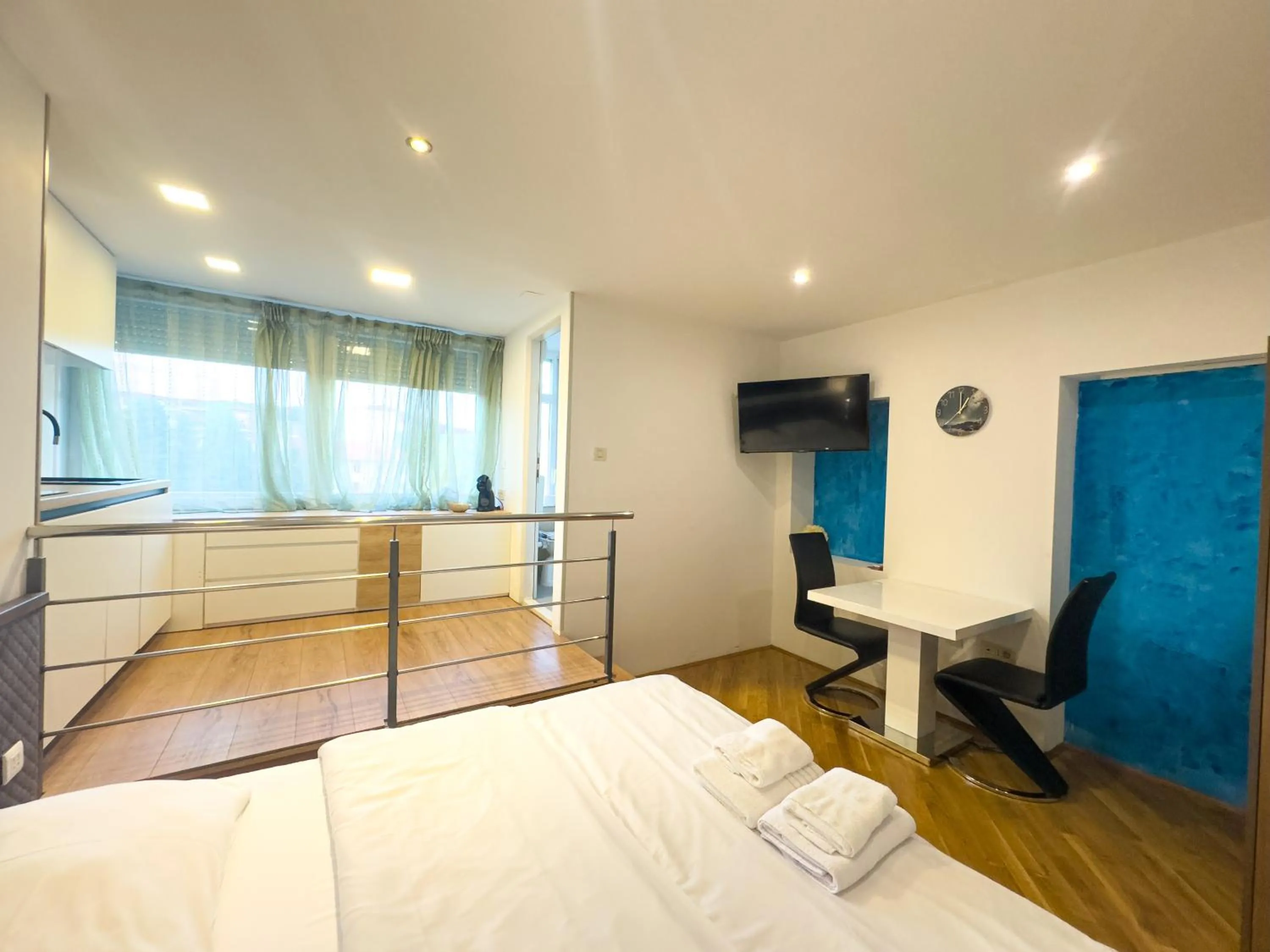 TV and multimedia, Bed in Dreams Apartment Bacvice