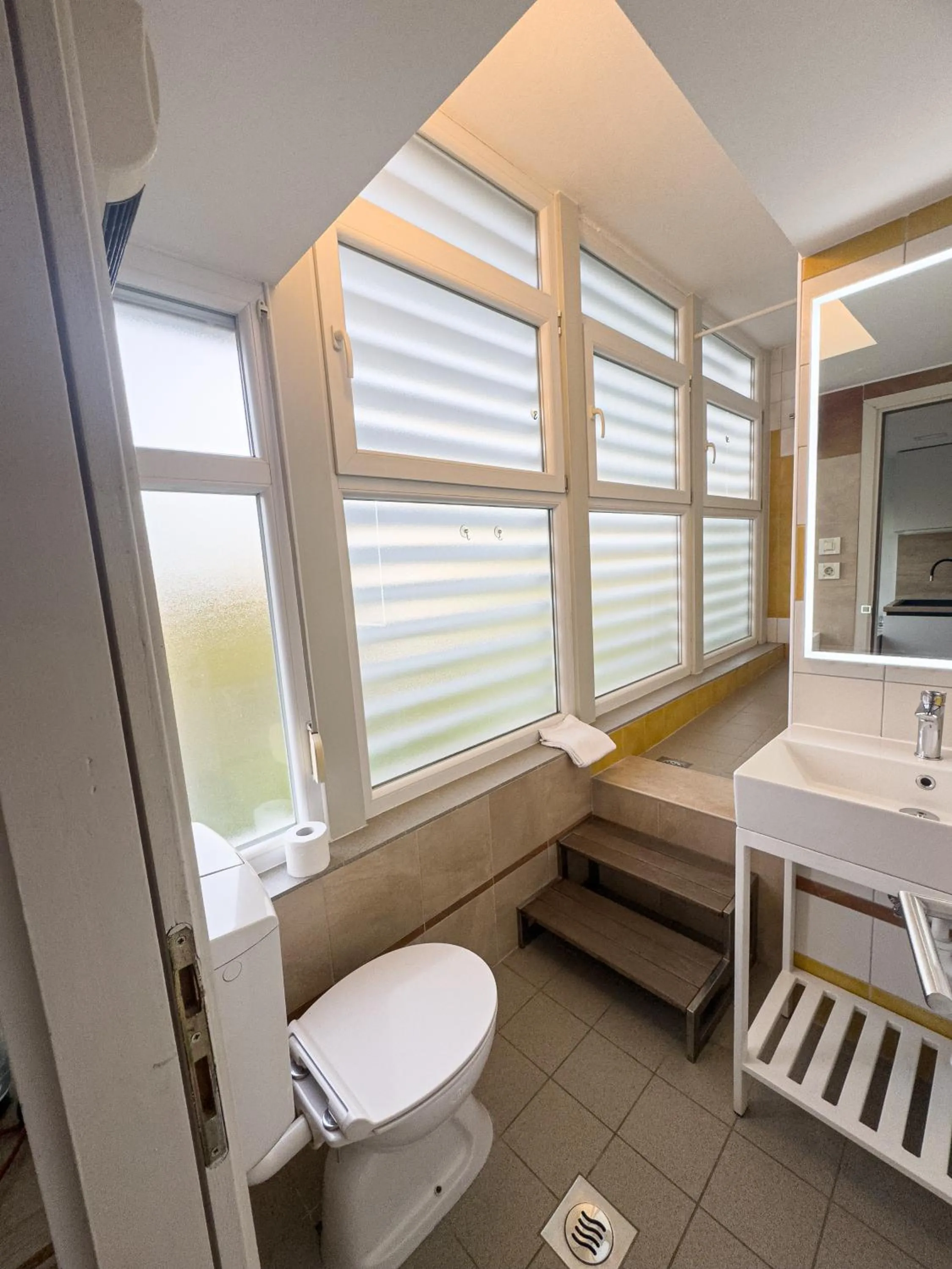 Bathroom in Dreams Apartment Bacvice