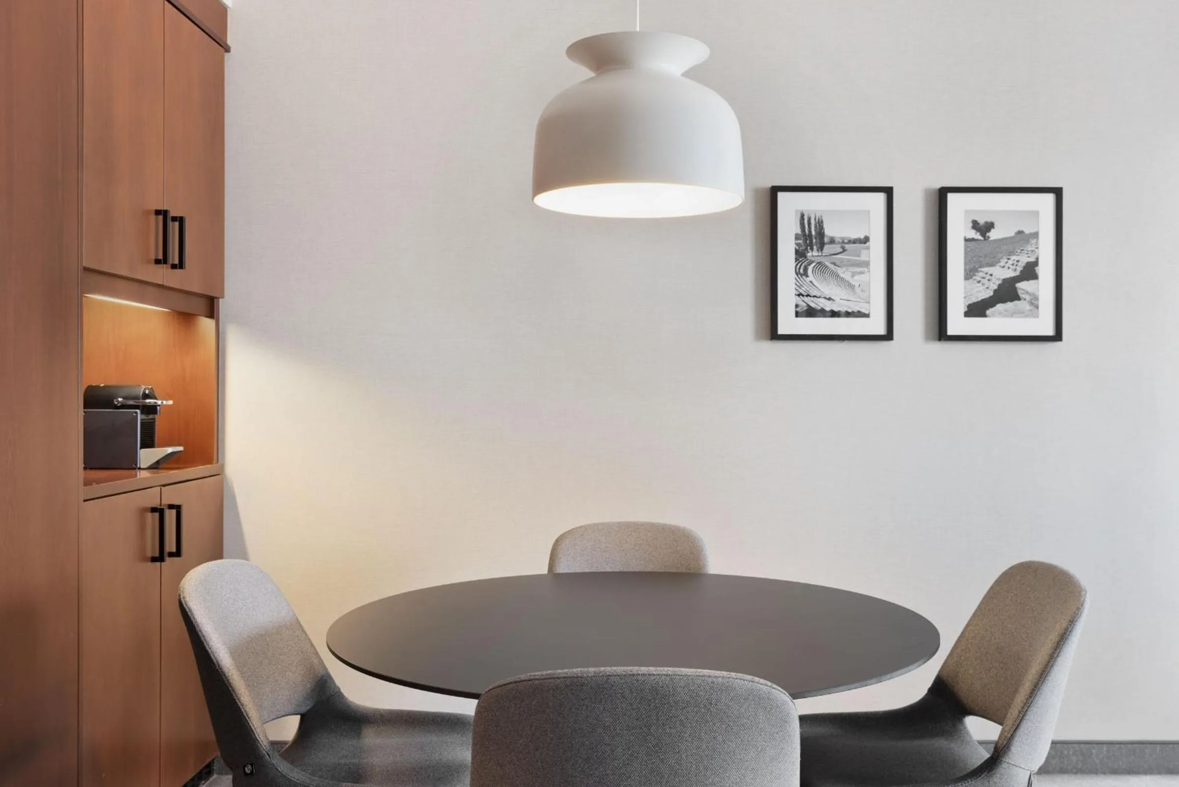 Photo of the whole room in Courtyard by Marriott Basel