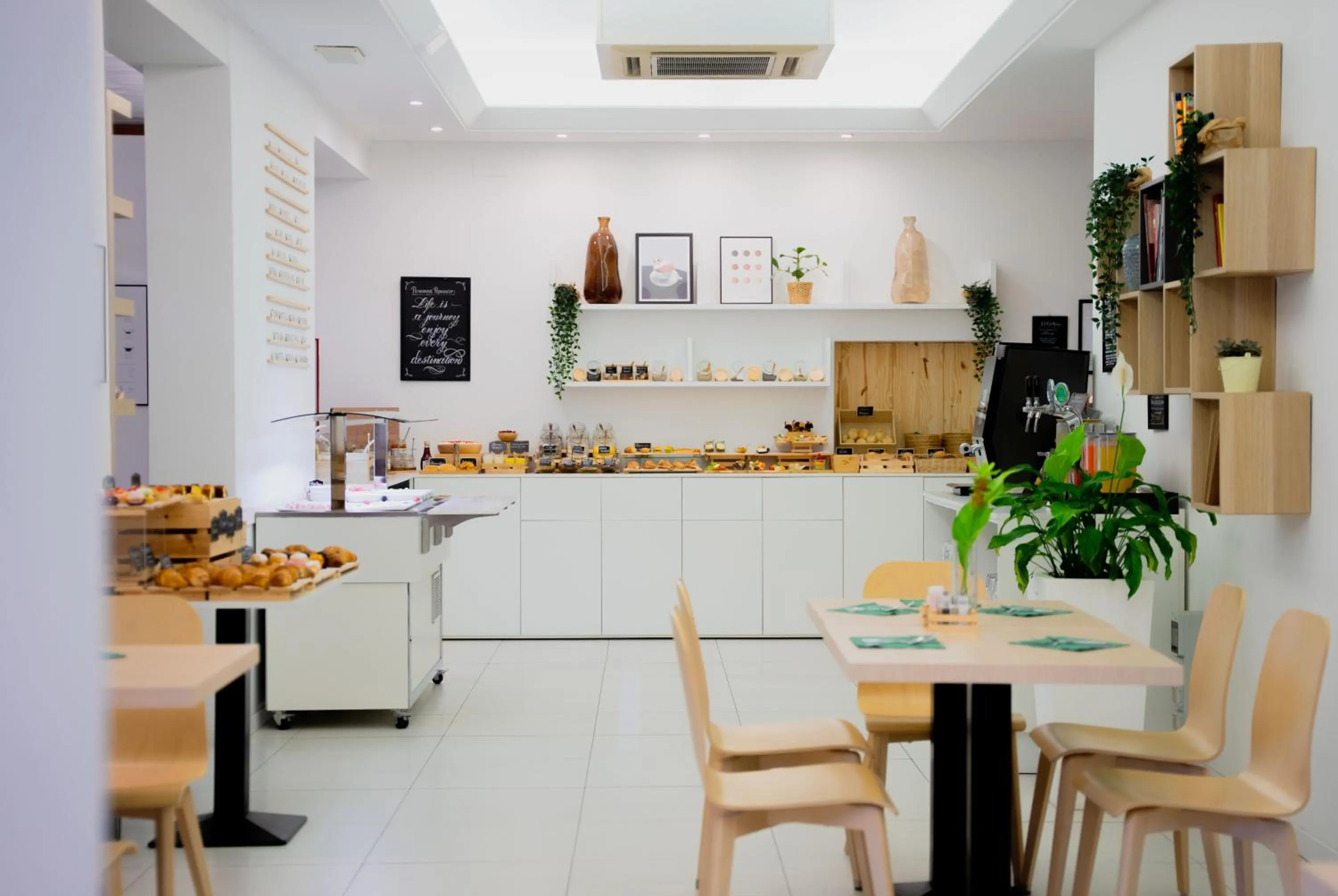 Food and drinks in Hotel Bahia