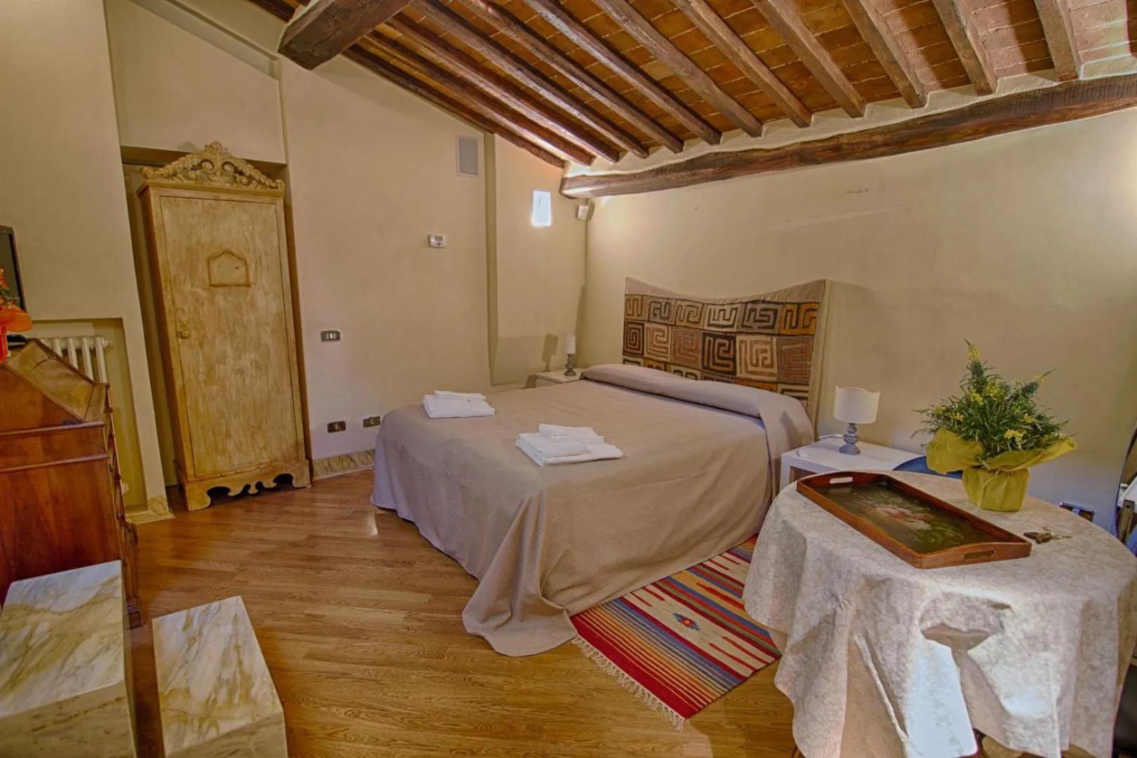 Bedroom, Bed in Rinidia - Siena Centro