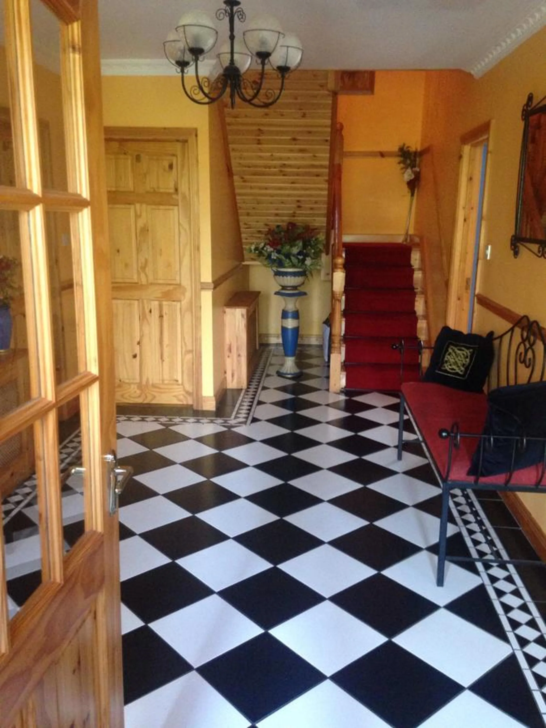 Lobby or reception in Heeneys Lodge B&B