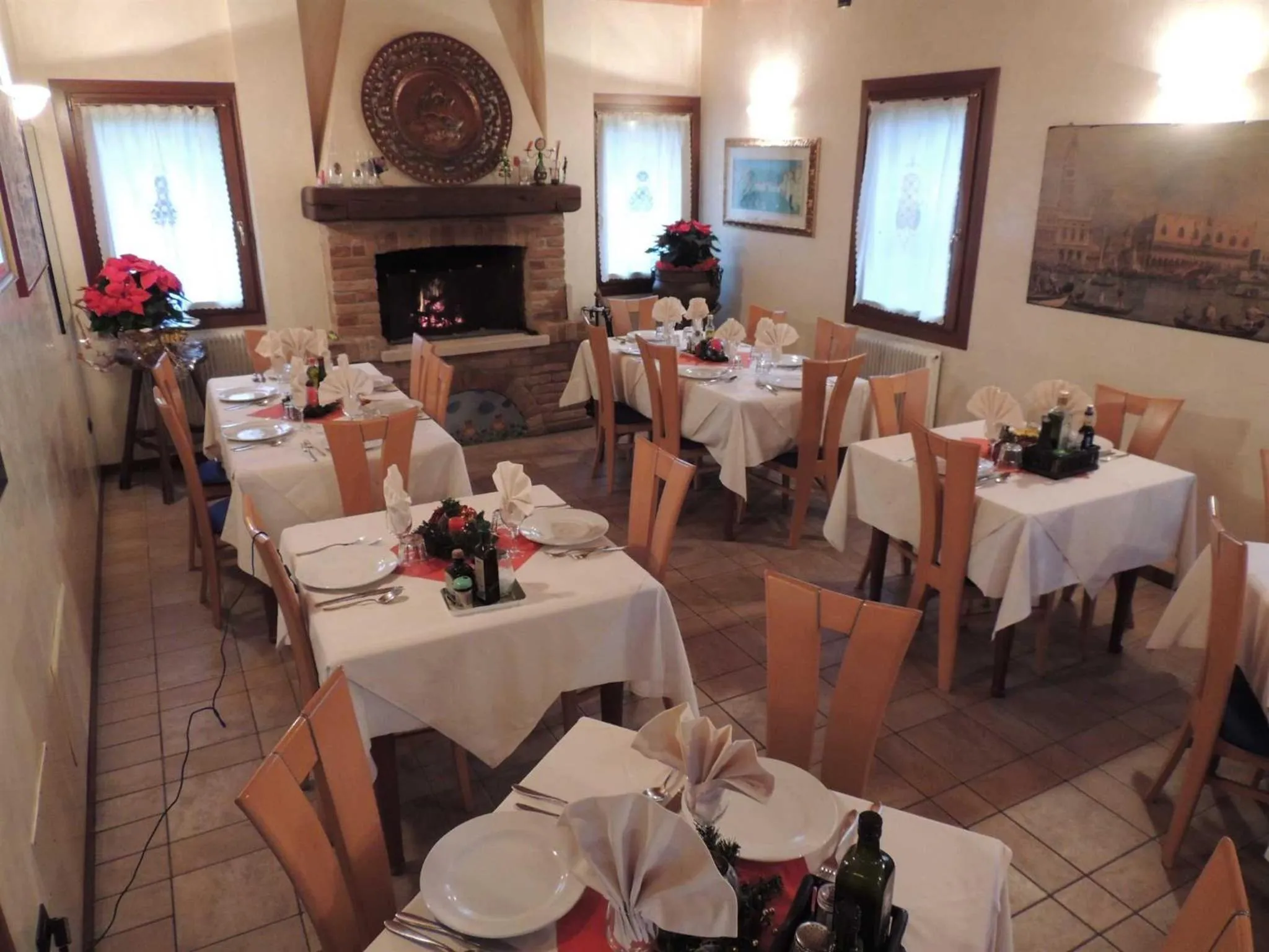 Restaurant/places to eat in Country House Country Club