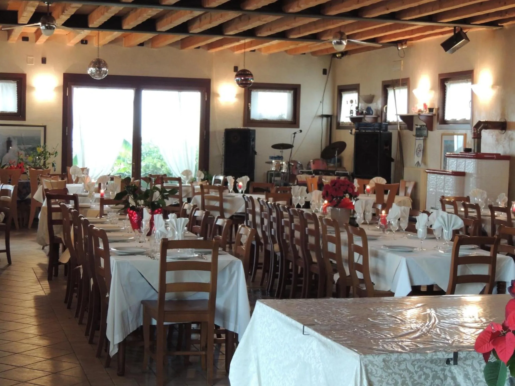 Restaurant/places to eat in Country House Country Club