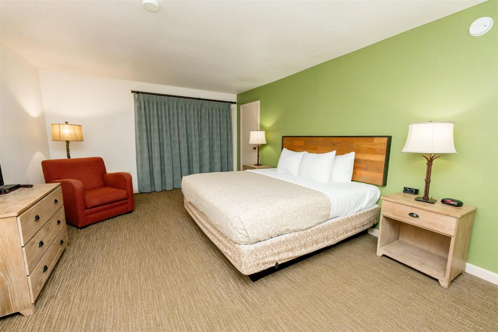 Bedroom, Bed in Brown County Inn