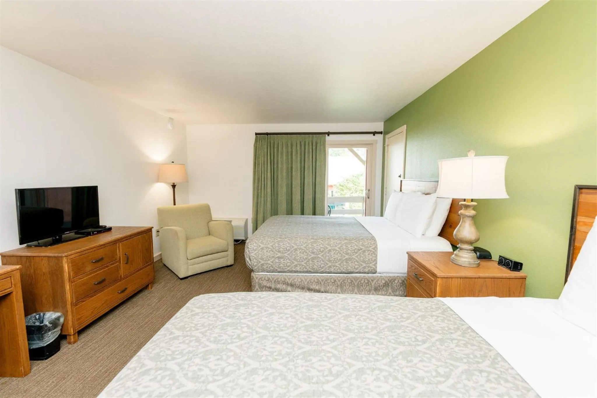 Bedroom, Bed in Brown County Inn