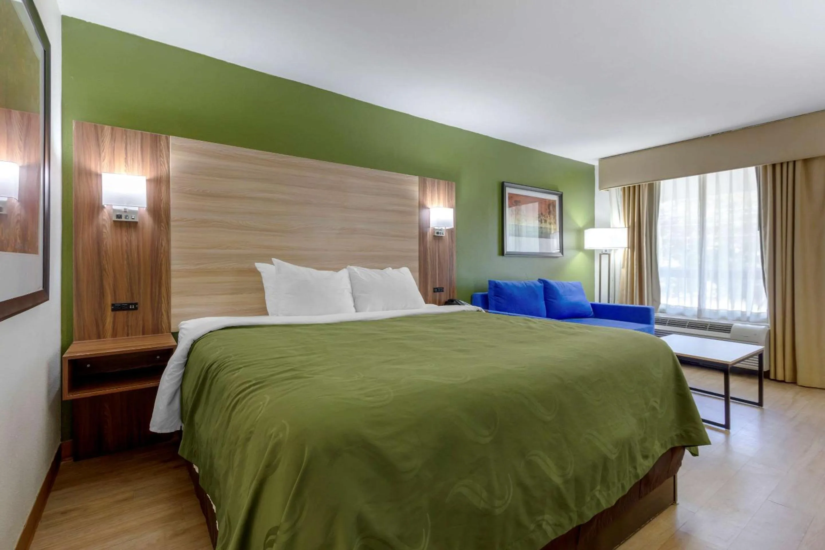 Bedroom, Bed in Quality Inn Walterboro I-95