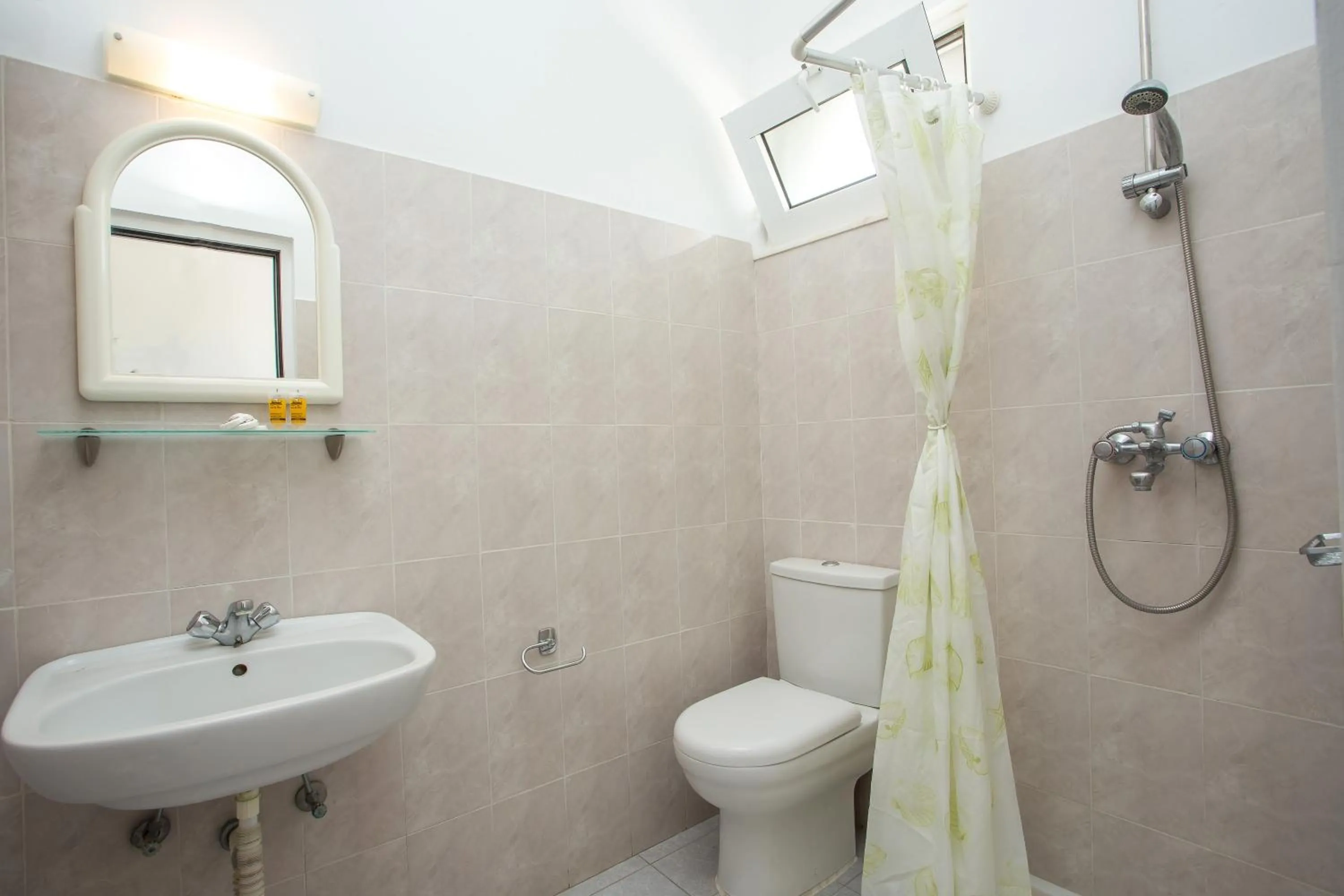 Dias Studios & Suites