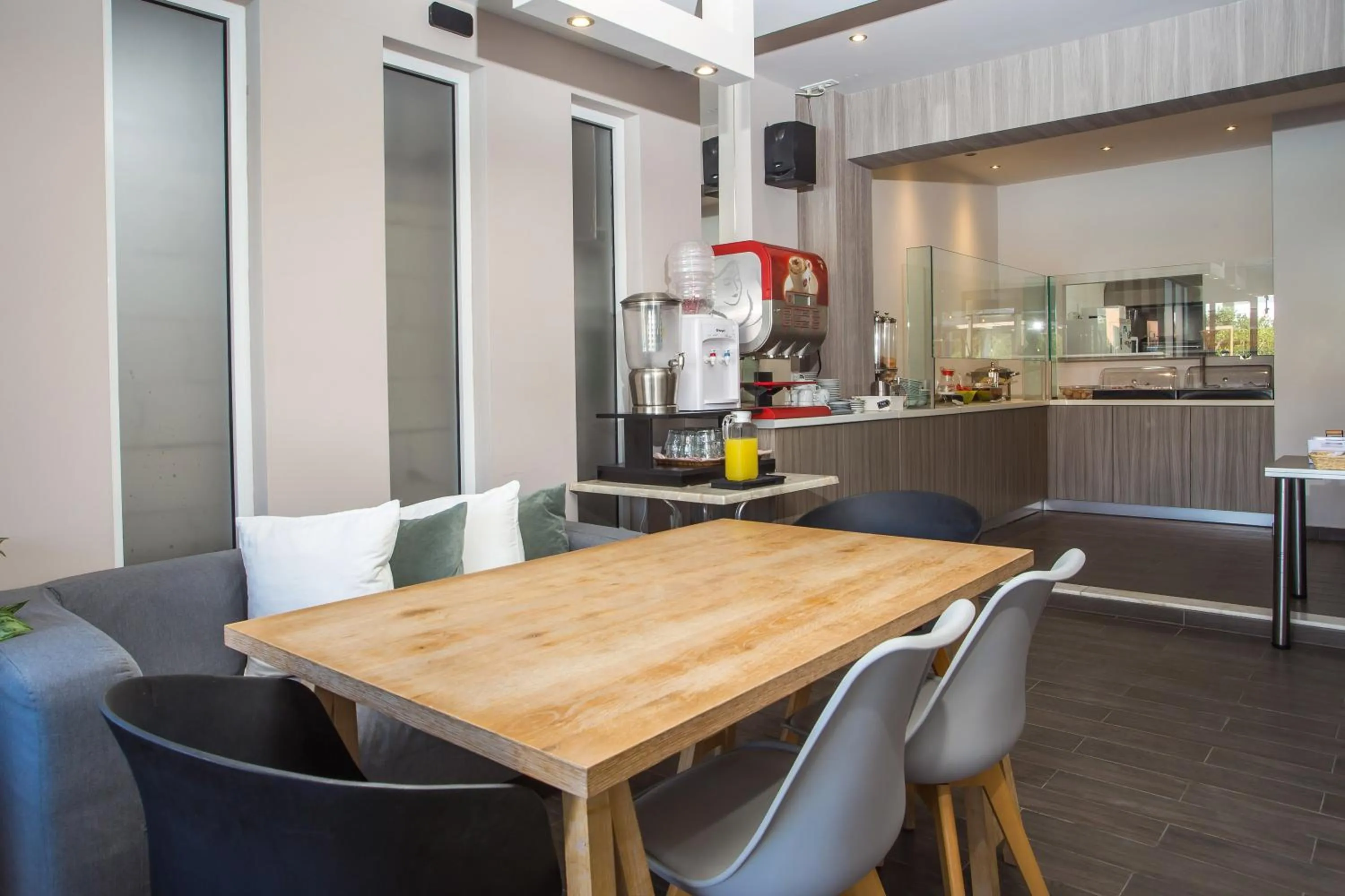 Dias Studios & Suites