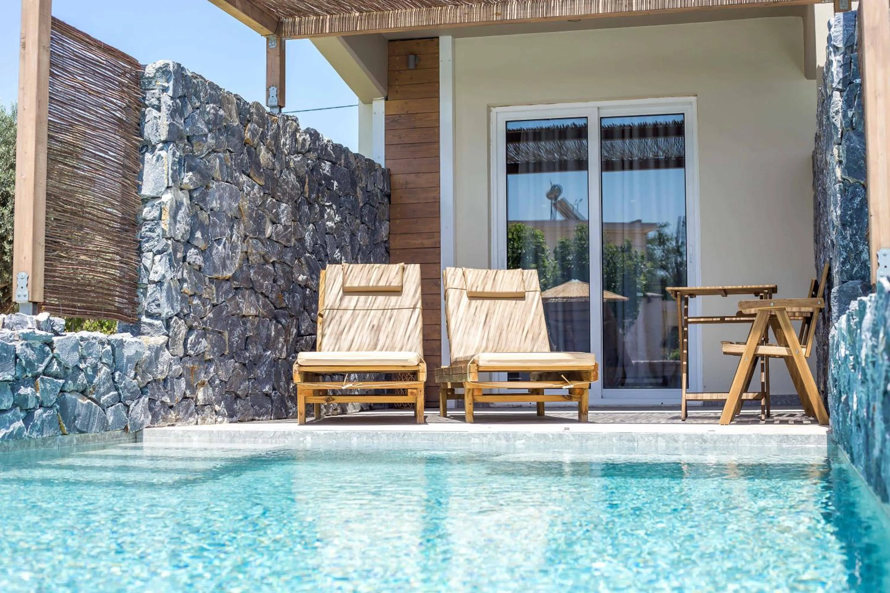 Dias Studios & Suites