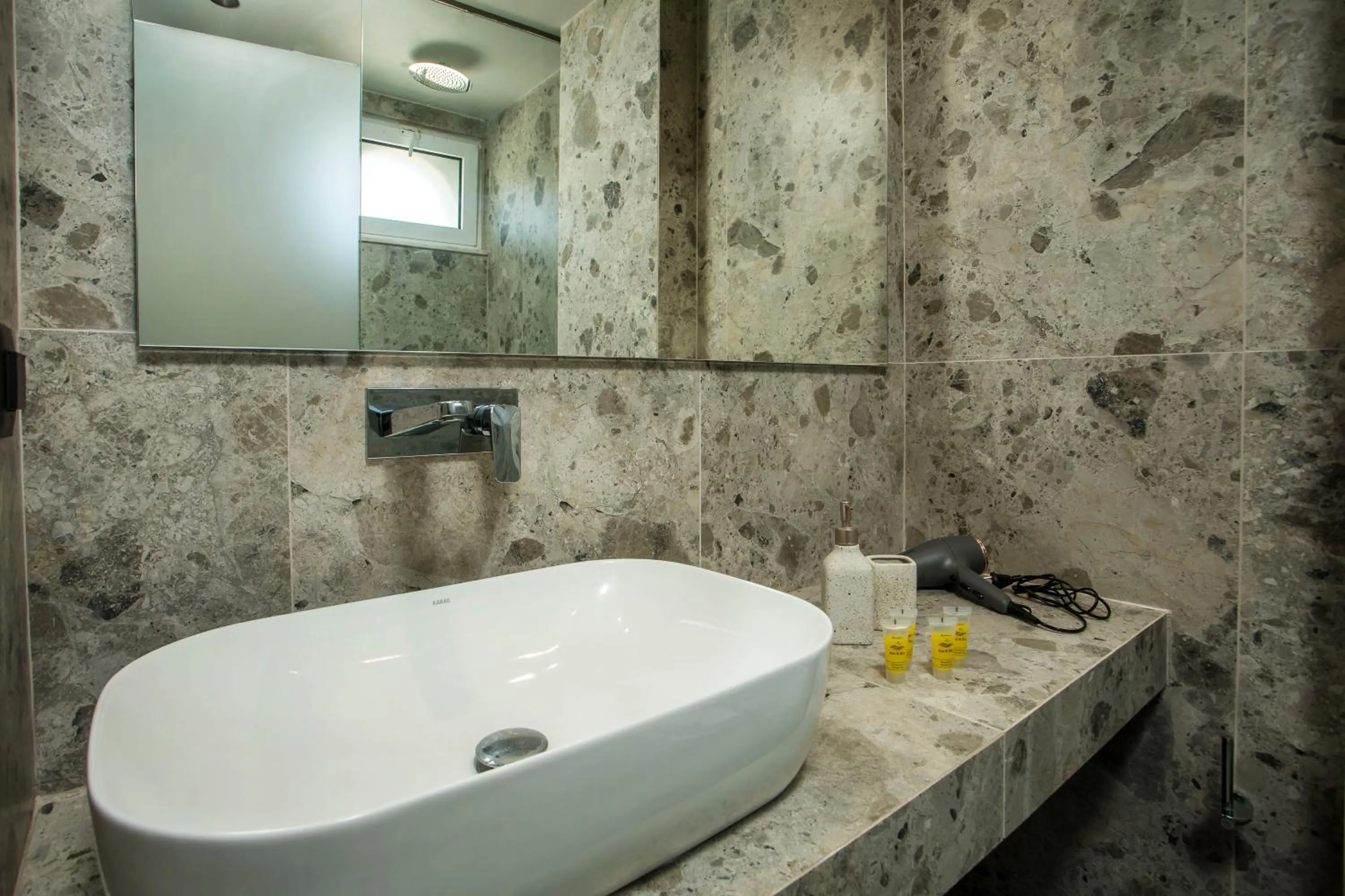 Dias Studios & Suites