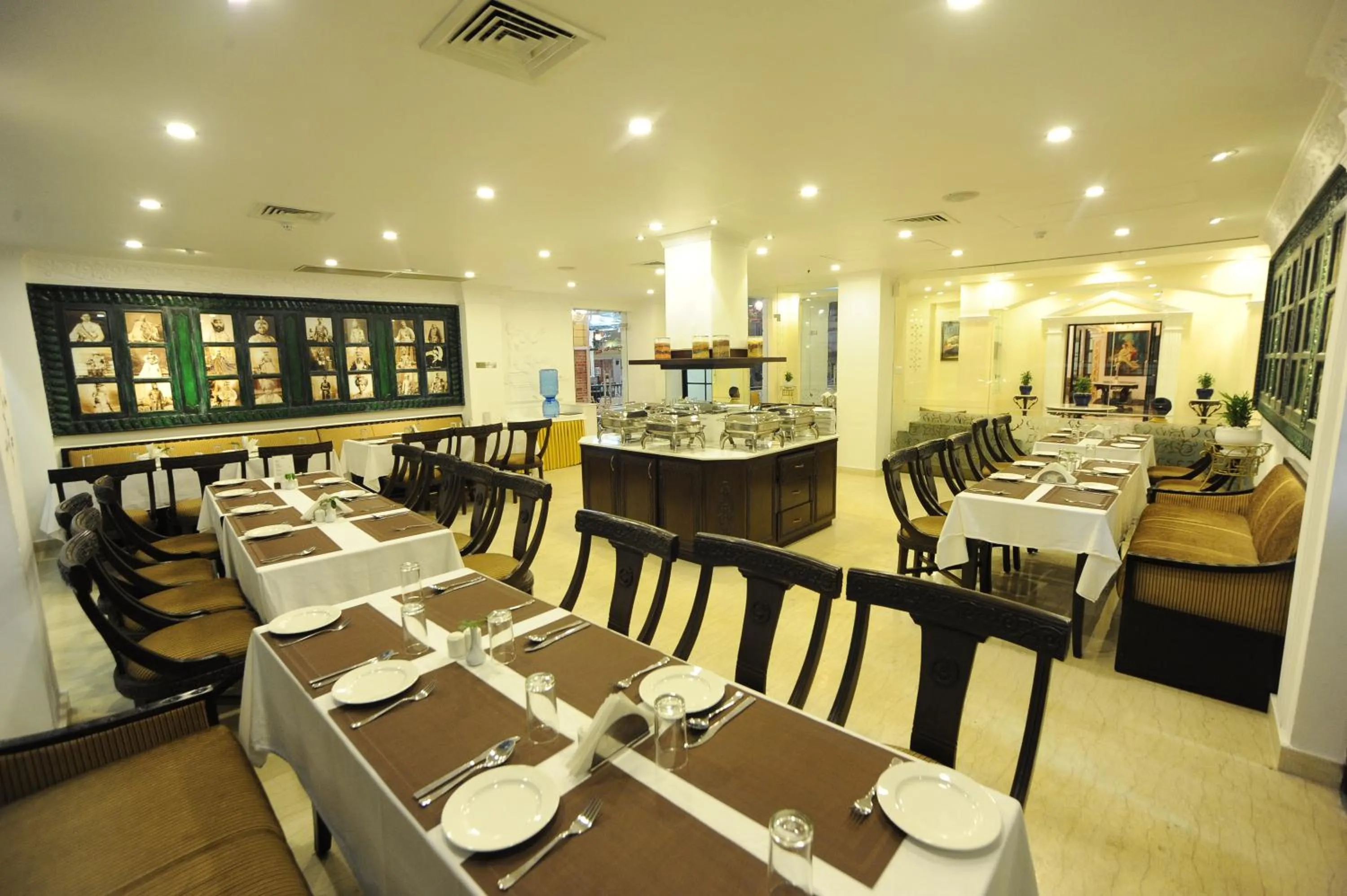 Restaurant/places to eat in Maya Manor Boutique Hotel by KGH Group