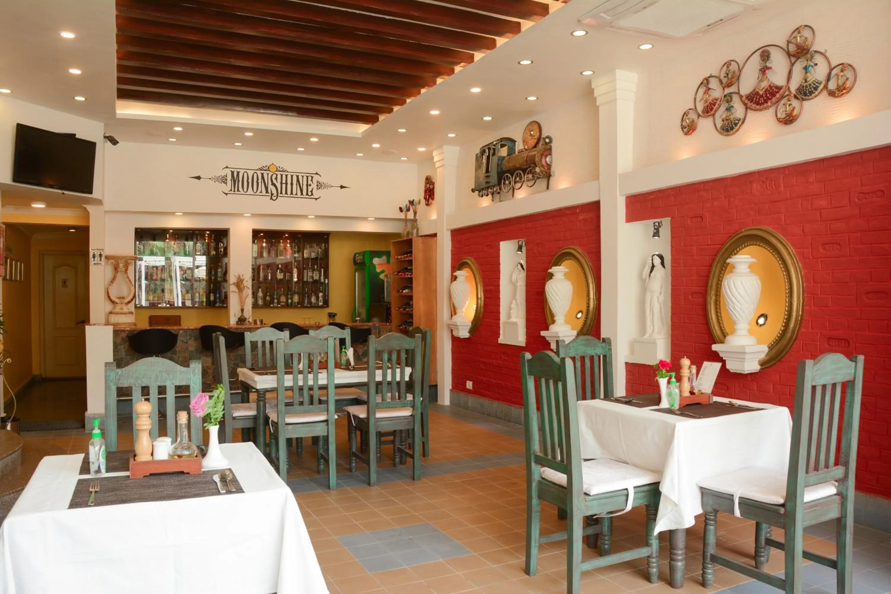 Restaurant/places to eat in Maya Manor Boutique Hotel by KGH Group