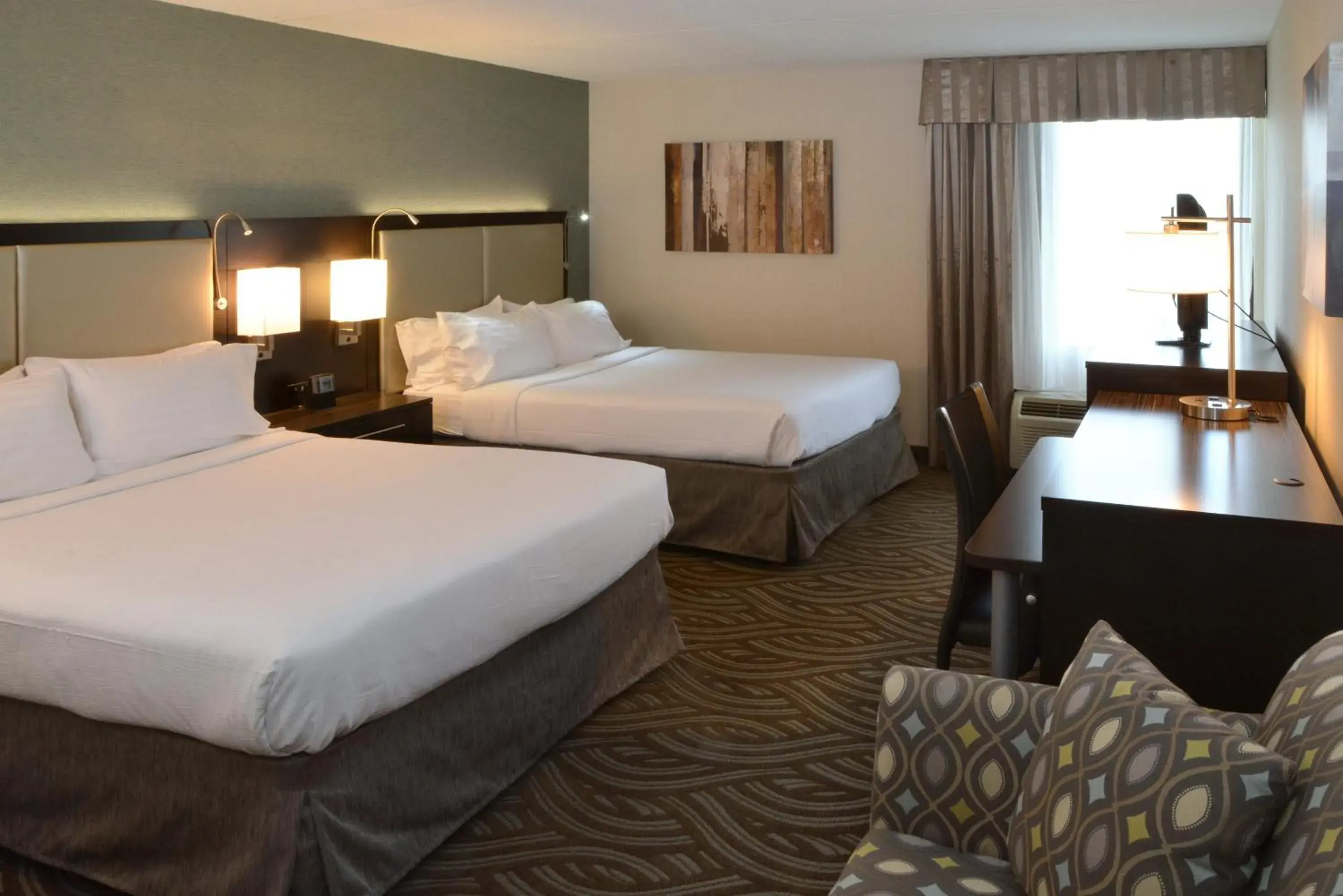 Queen Room with Two Queen Beds - Hearing Accessible/Non-Smoking in Holiday Inn Youngstown-South - Boardman by IHG Queen Room with Two Queen Beds - Hearing Accessible/Non-Smoking in Holiday Inn Youngstown-South - Boardman by IHG