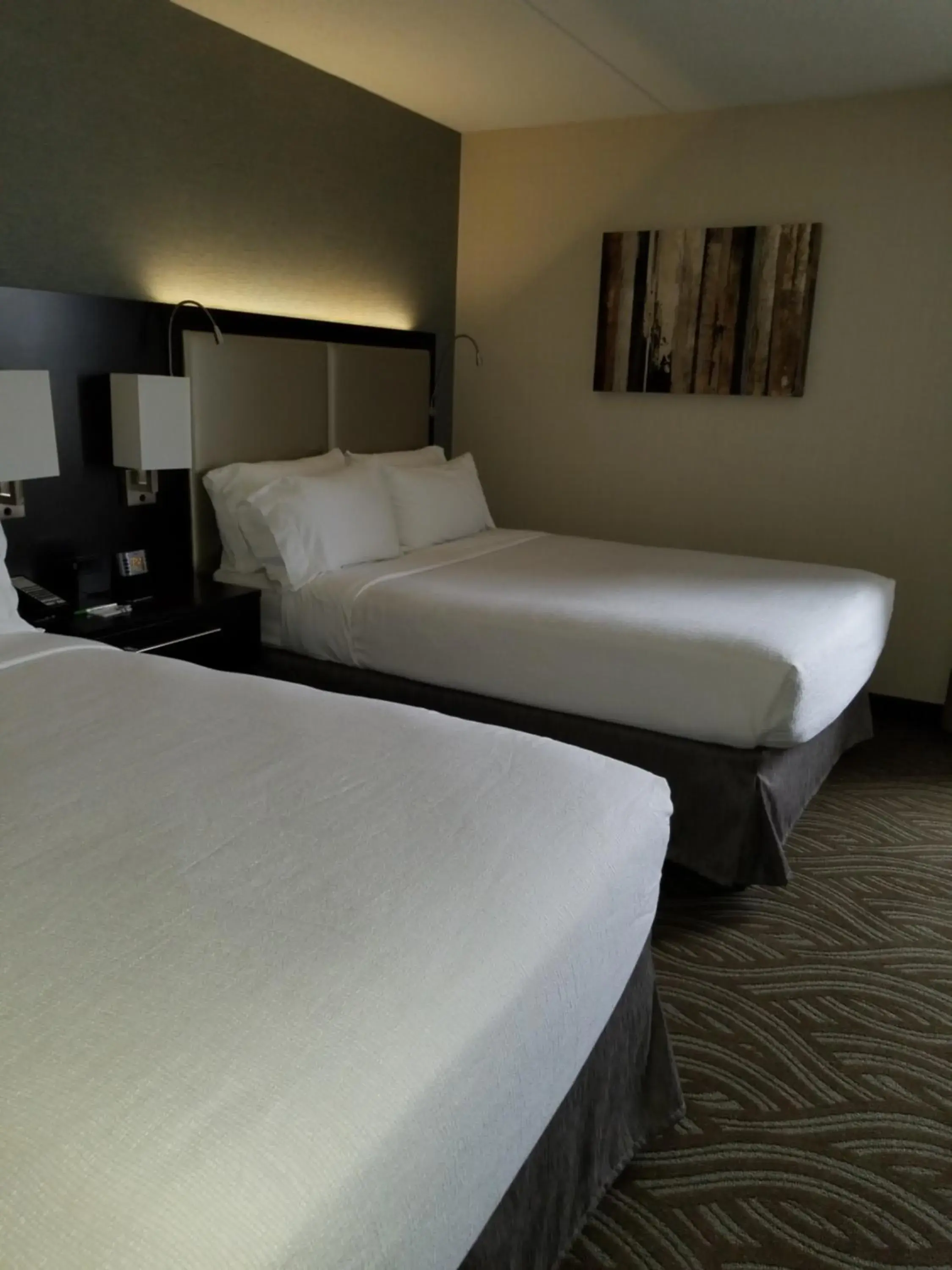 Standard Room with Two Queen Beds in Holiday Inn Youngstown-South - Boardman by IHG Standard Room with Two Queen Beds in Holiday Inn Youngstown-South - Boardman by IHG