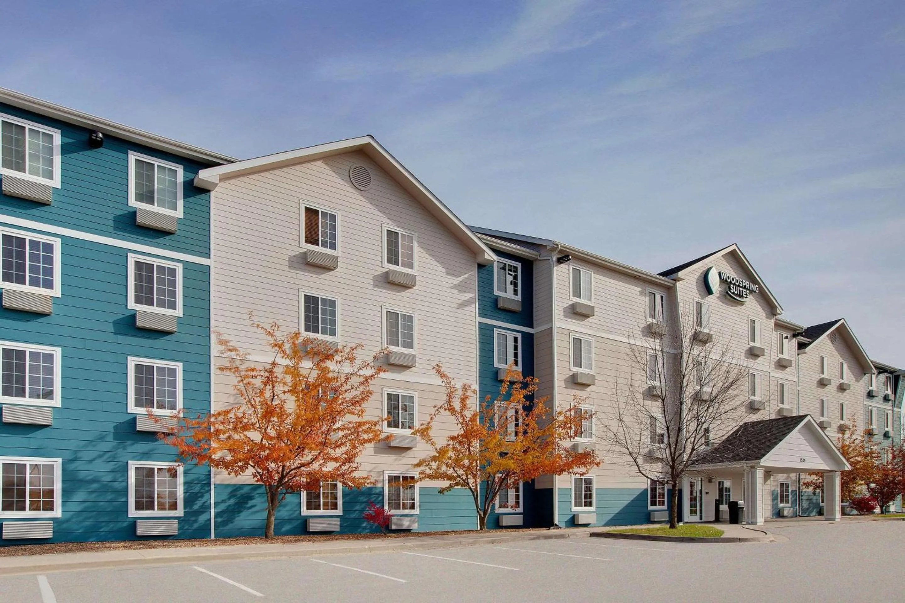 Property building in WoodSpring Suites Des Moines Pleasant Hill