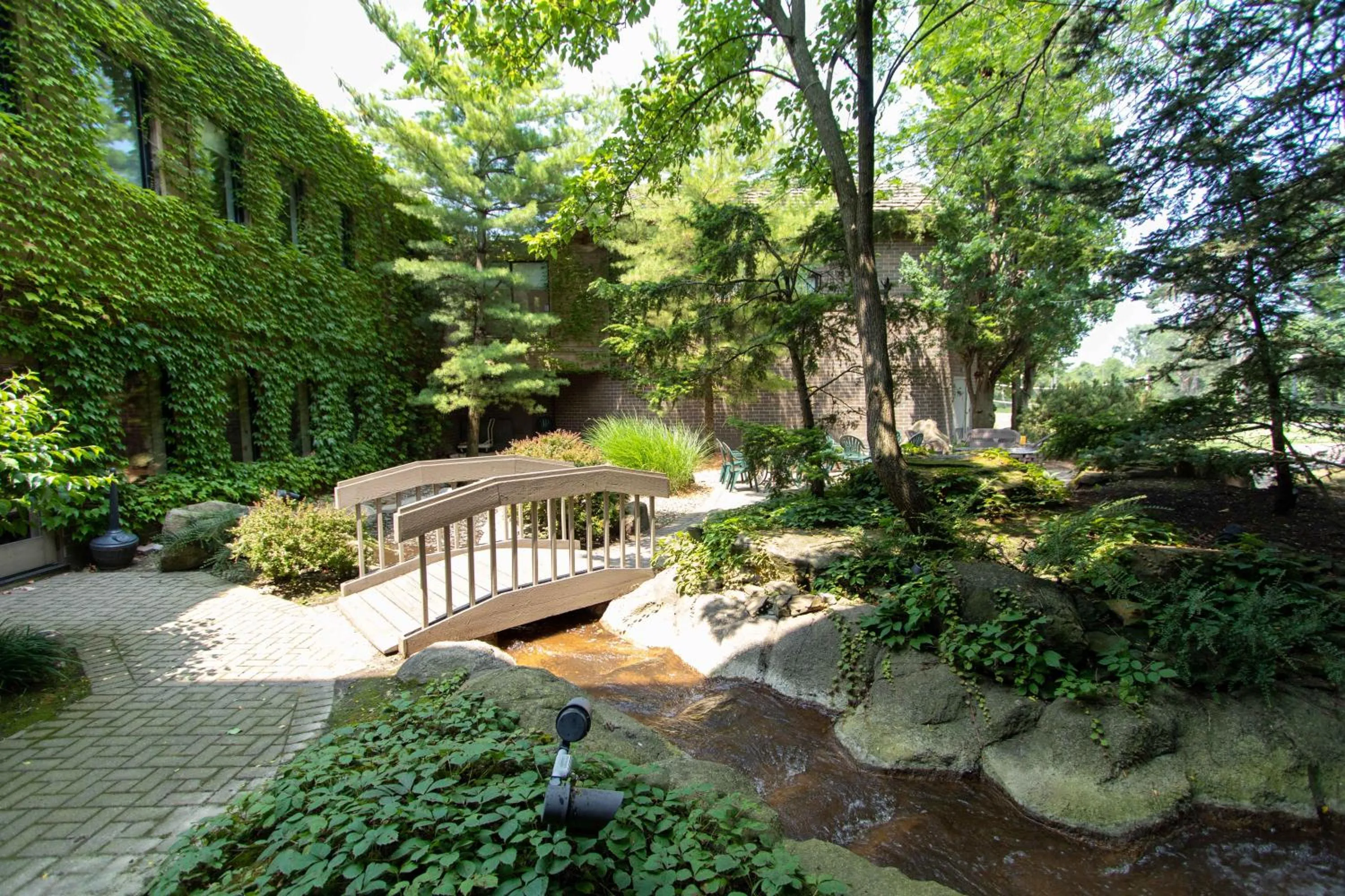 Inner courtyard view in Sawmill Creek by Cedar Point Resorts
